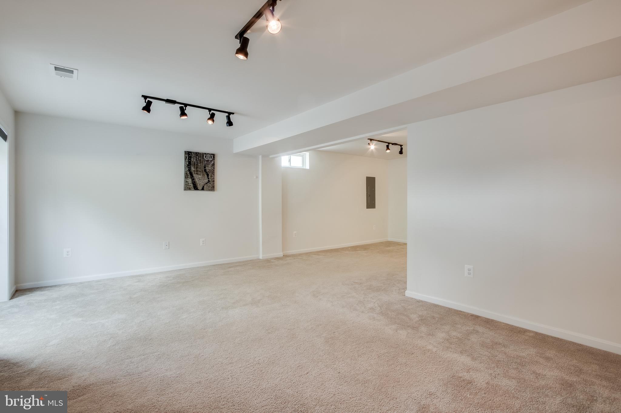 SEASONS LANDING - Residential