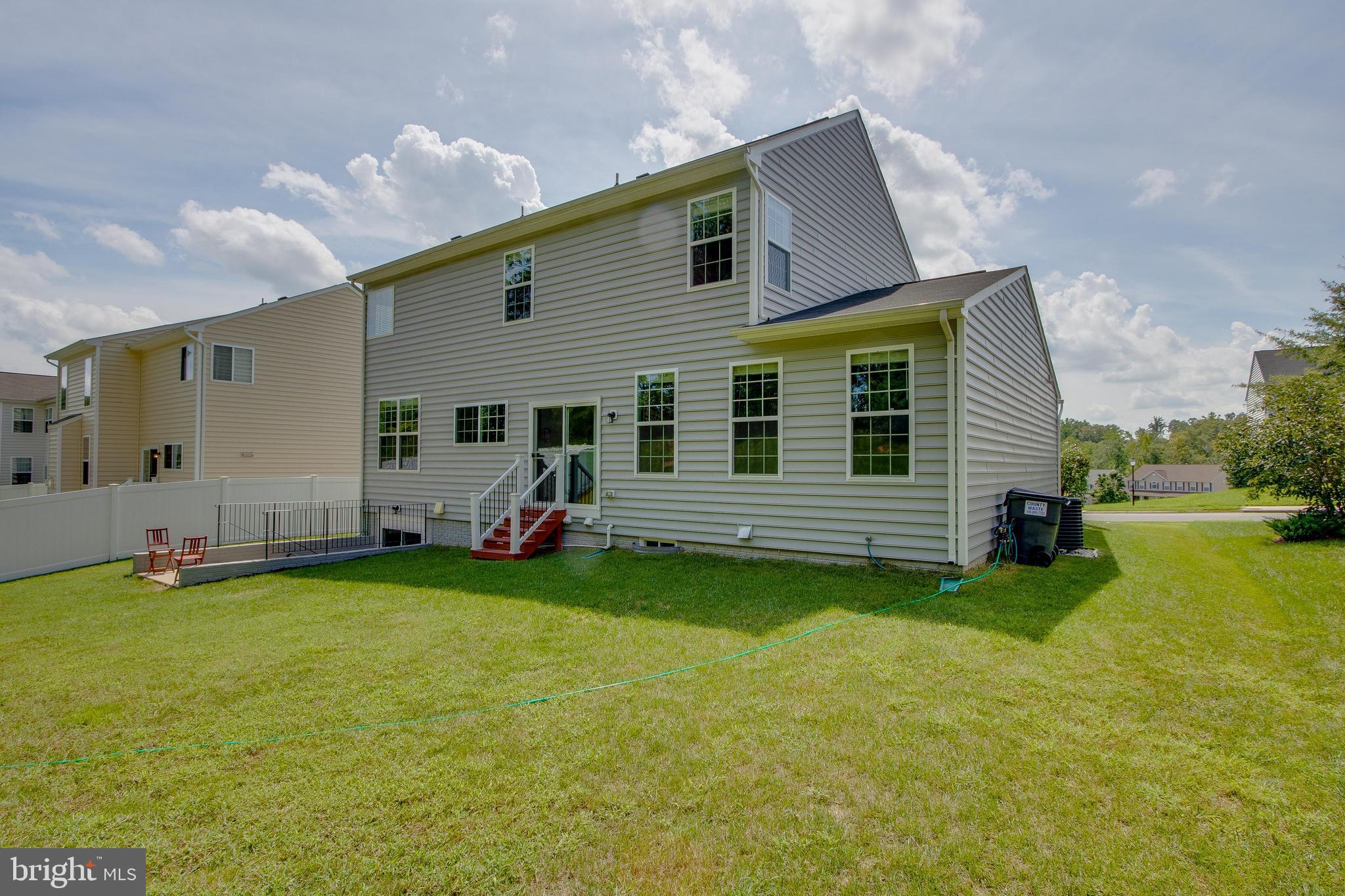 SEASONS LANDING - Residential