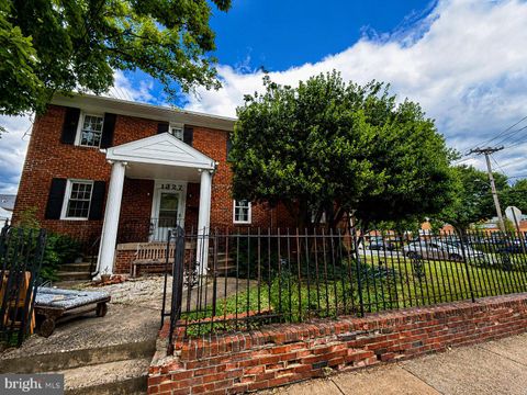 Homes For Rent - 1327 S Queen Street<br/> ARLINGTON, VA 22204
