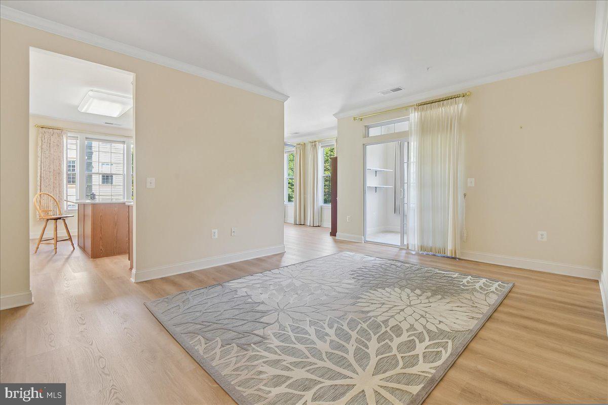 2550 KENSINGTON GDNS 306 + G7