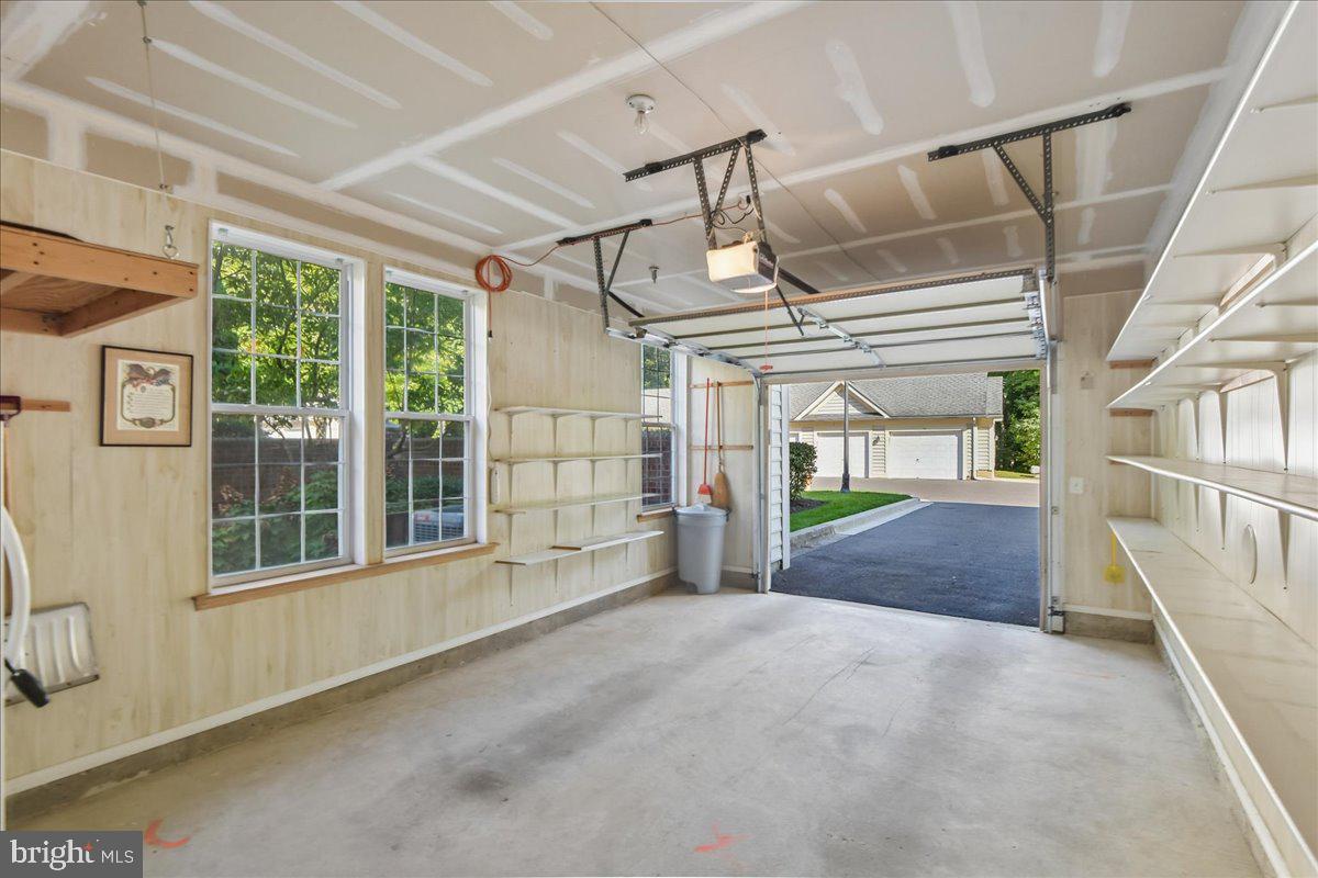 2550 KENSINGTON GDNS 306 + G7