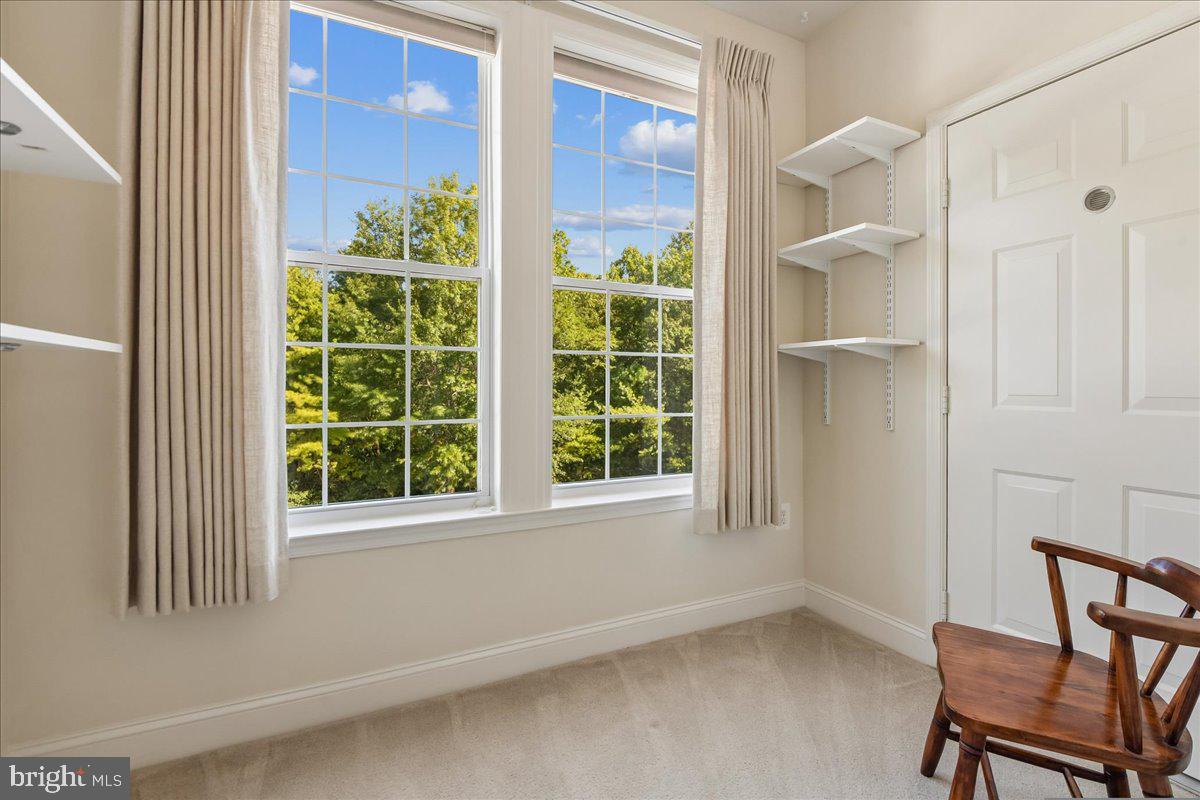 2550 KENSINGTON GDNS 306 + G7