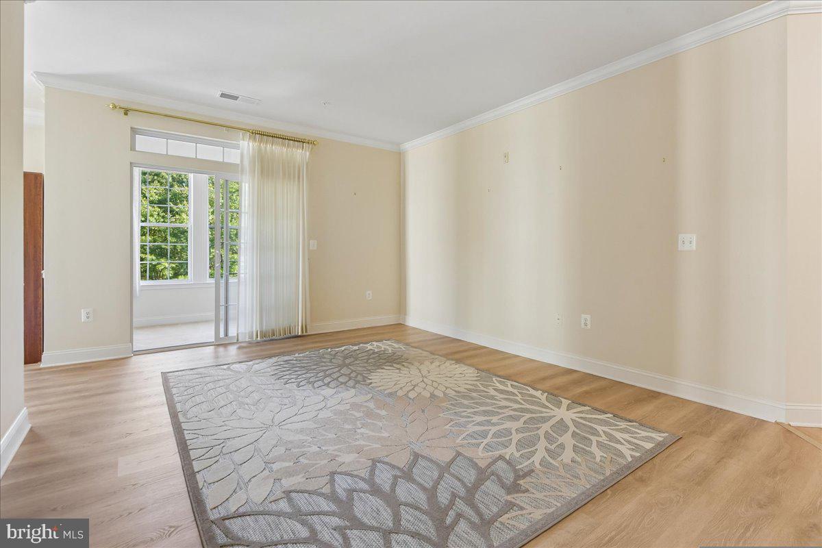 2550 KENSINGTON GDNS 306 + G7