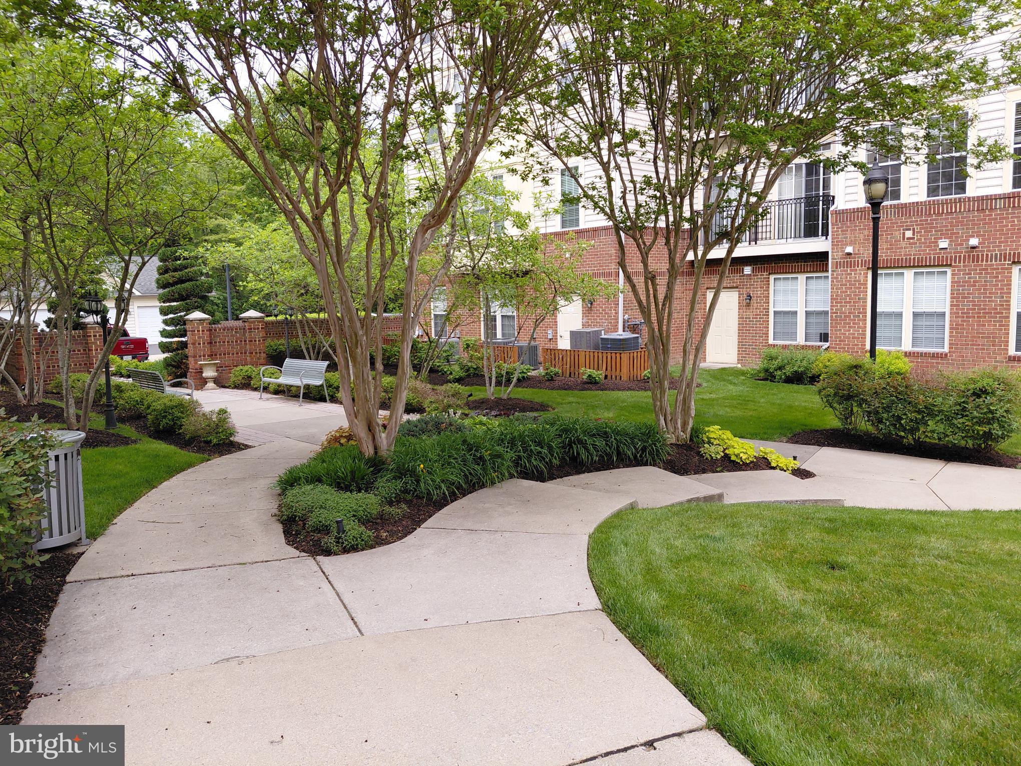 2550 KENSINGTON GDNS 306 + G7