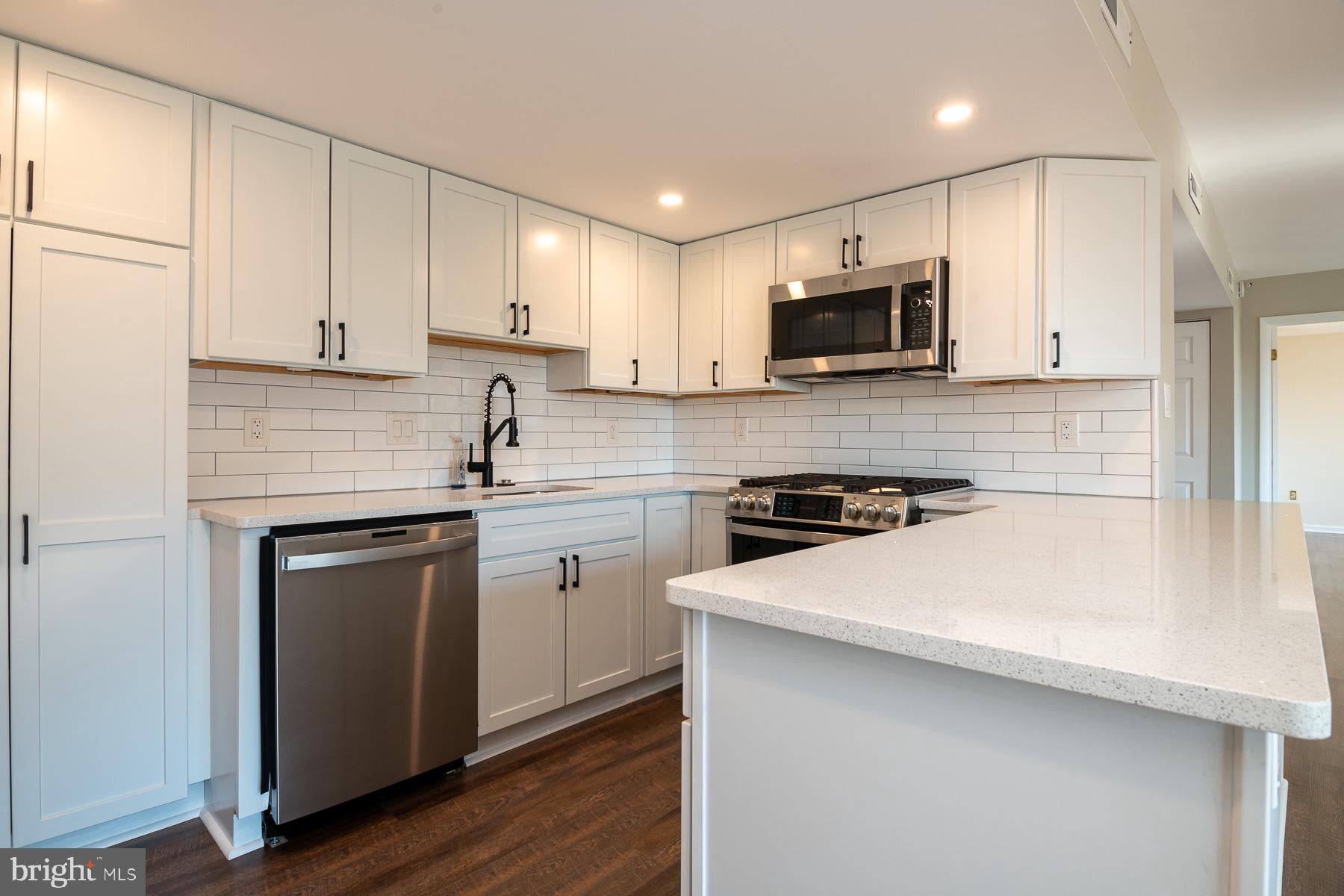 1300 ARMY NAVY DRIVE 1012