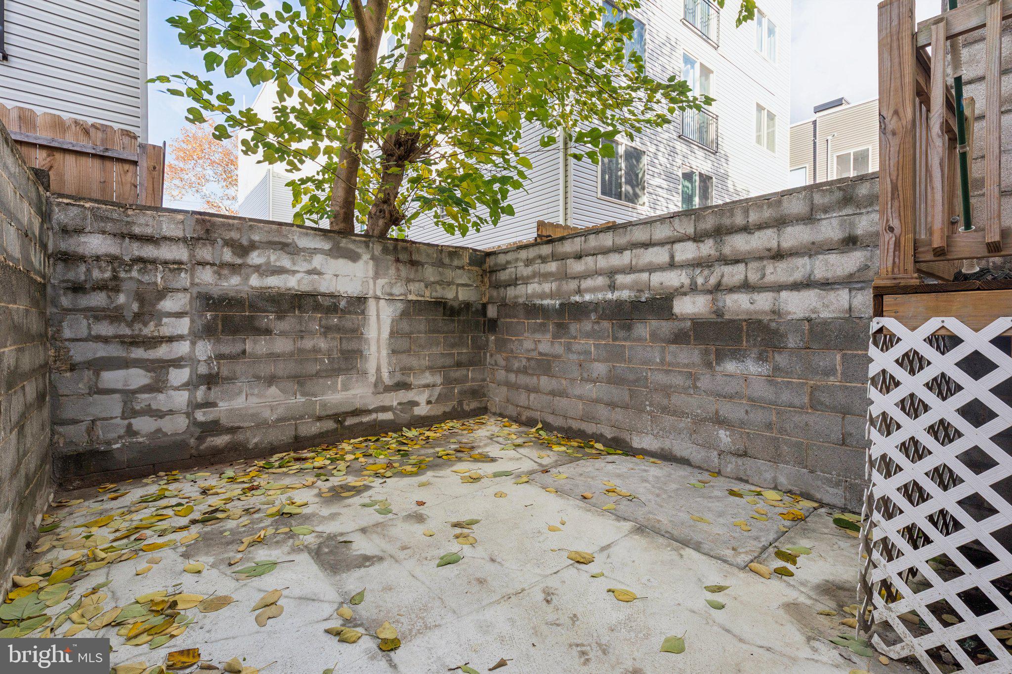 MANTUA - Residential