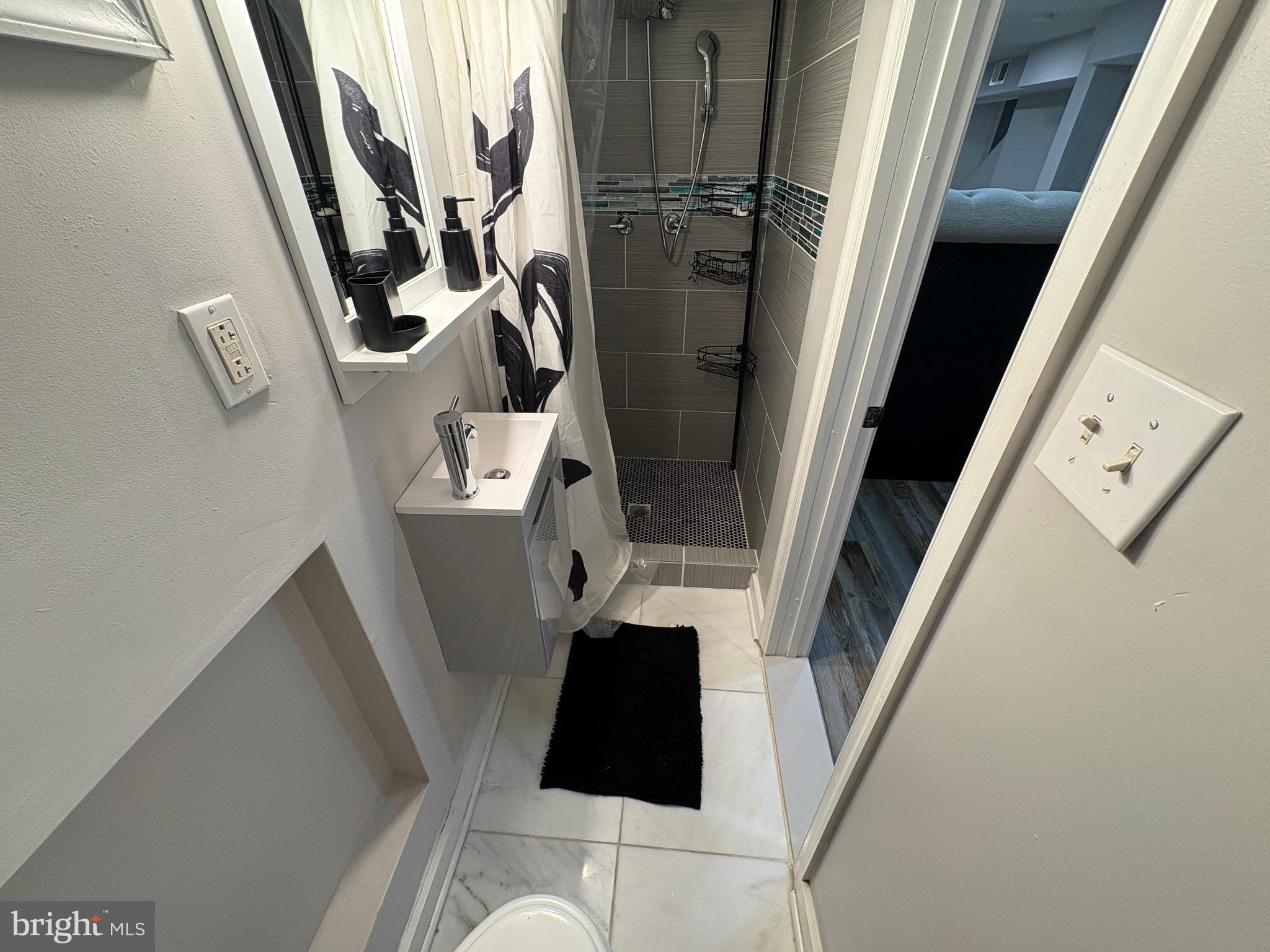 DEANWOOD - Residential Lease