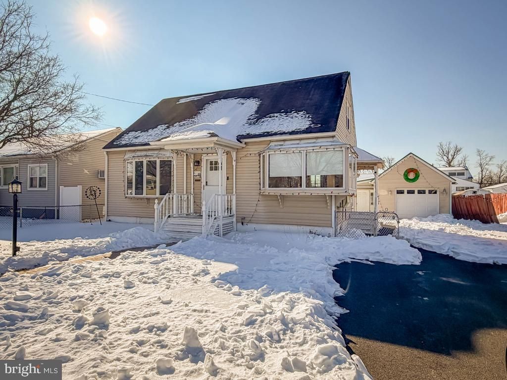 Photo of 511 Park Avenue, BRISTOL, PA 19007 (MLS # PABU2113926)