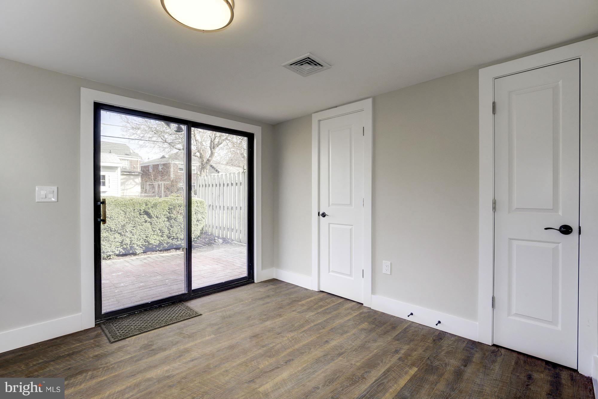 ARLINGTON HEIGHTS - Residential