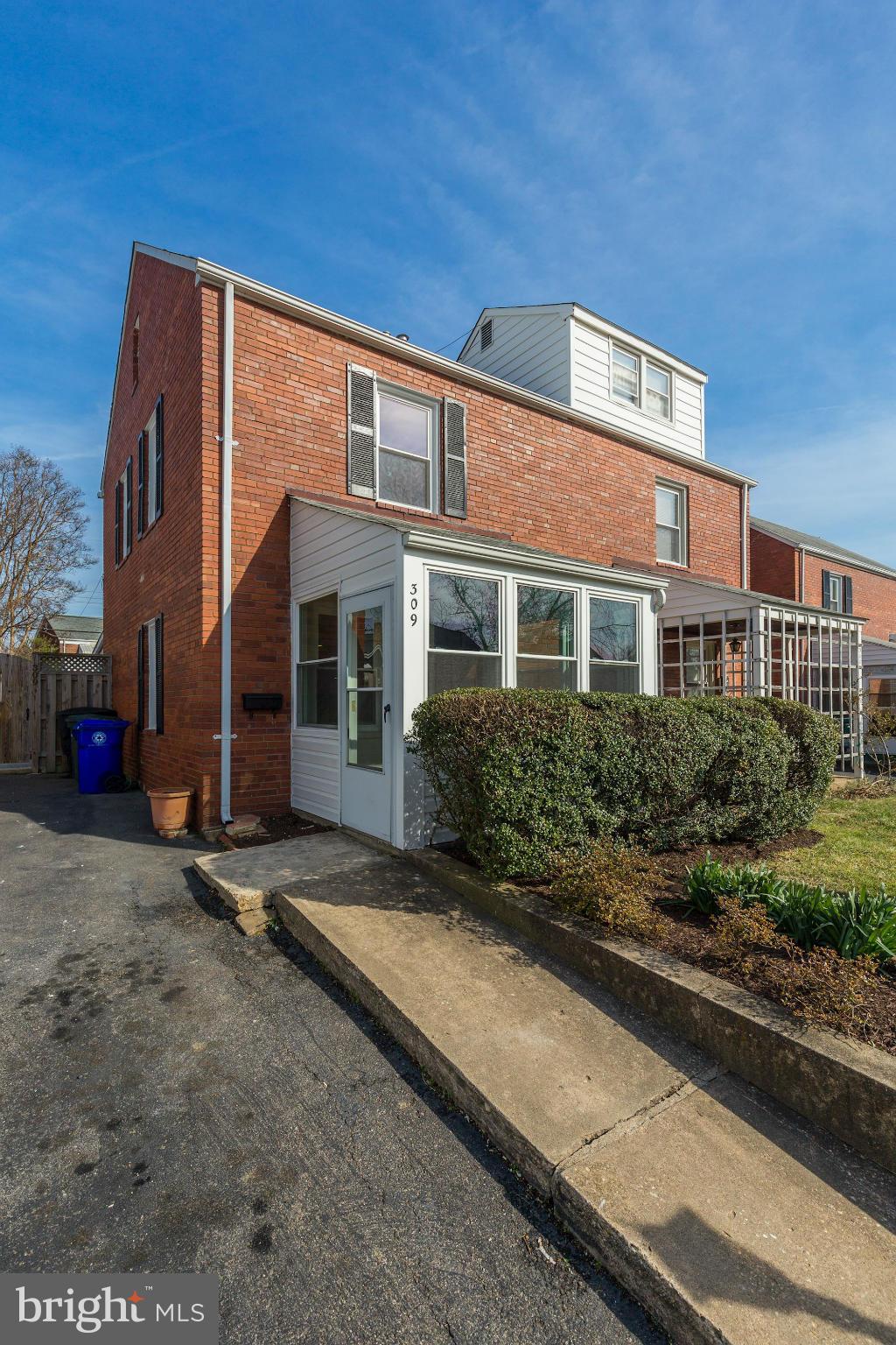 ARLINGTON HEIGHTS - Residential