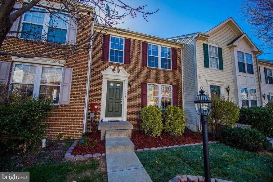 Brick Frnt Townhome in Fairfax Crossing offers 3 Beds(Pot. 4th in Basement), 2.5 baths(w/additional 3 piece rough-in in basement) 3 Level Rear Bumpout with Morning Room, Large Kitchen w/Center Island and Breakfast Bar. Master Boasts 2 Walk-in Closets, Custom Oversized Tile Shower & Sep. Vanities! Upg. Laminate. Fantastic Location allows easy access to route 9, 340, 7 and I81, Great for commuters!