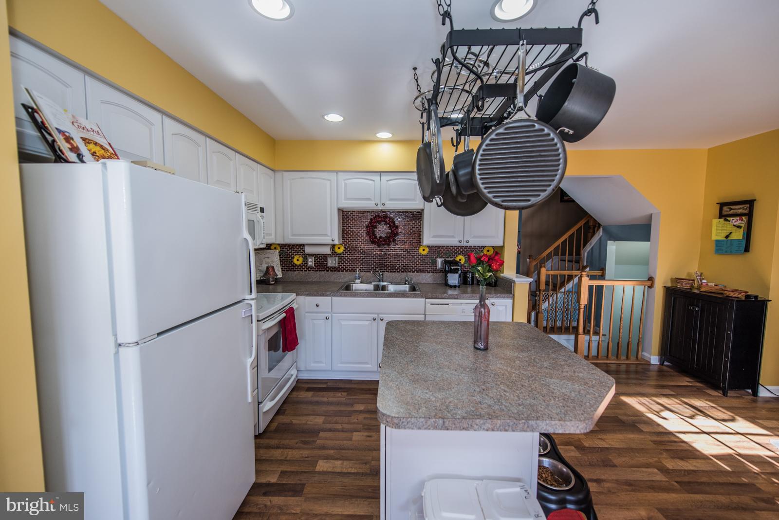 LAKELAND PLACE - Residential