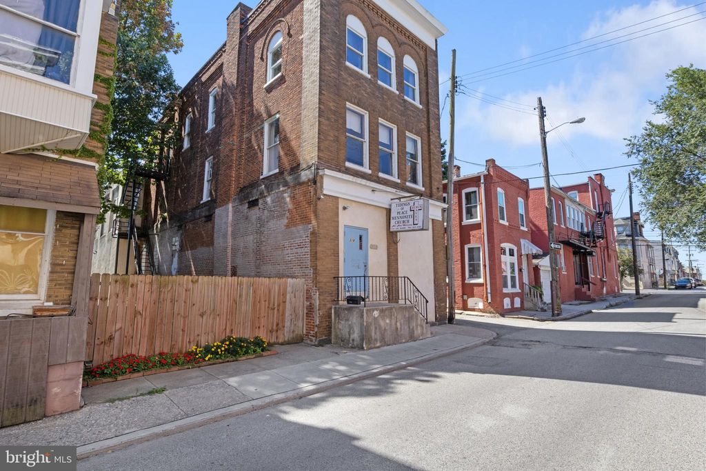 Photo of 318 - 322 E Poplar Street, YORK, PA 17403 (MLS # PAYK2090062)
