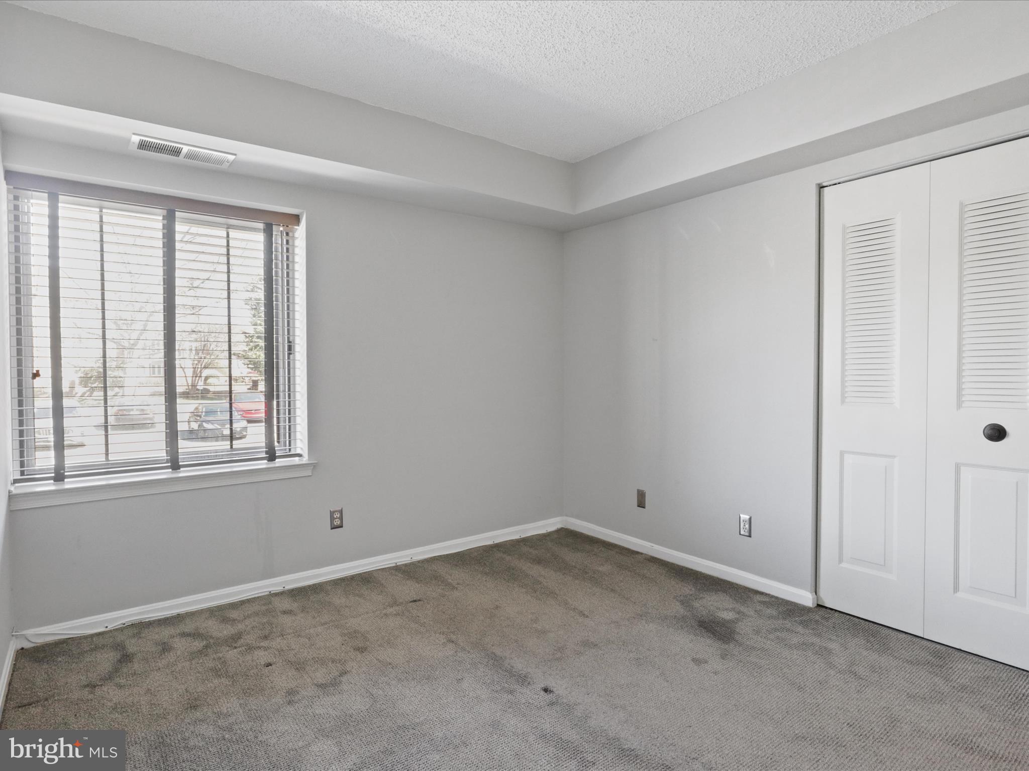 VISTAS OF VIENNA CONDOMINIUMS - Residential Lease