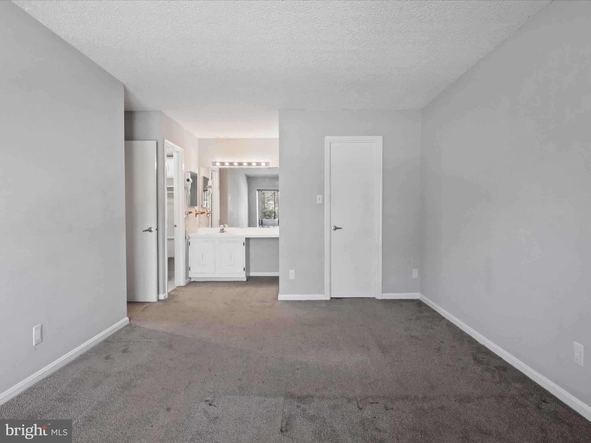 VISTAS OF VIENNA CONDOMINIUMS - Residential Lease