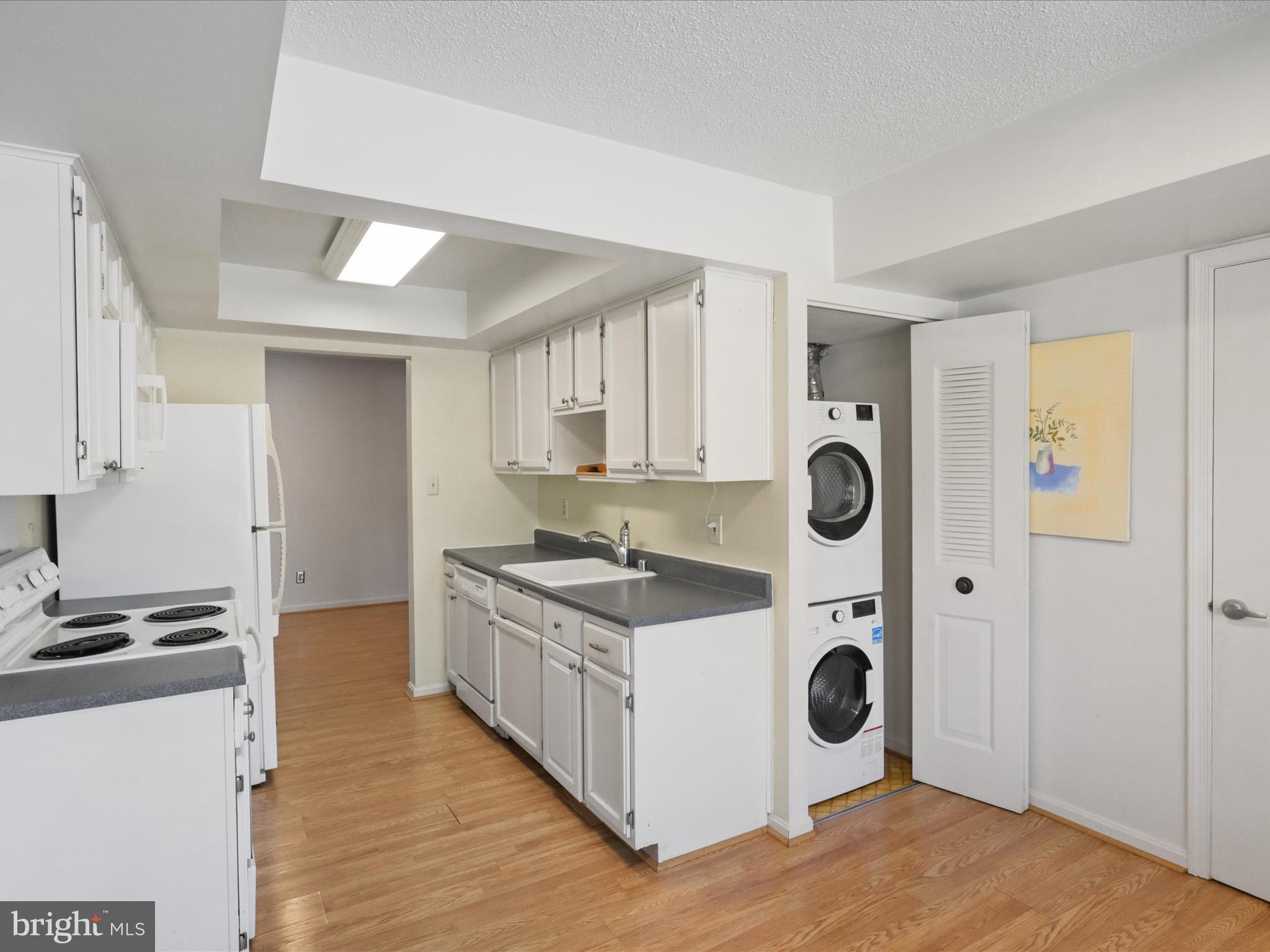 VISTAS OF VIENNA CONDOMINIUMS - Residential Lease