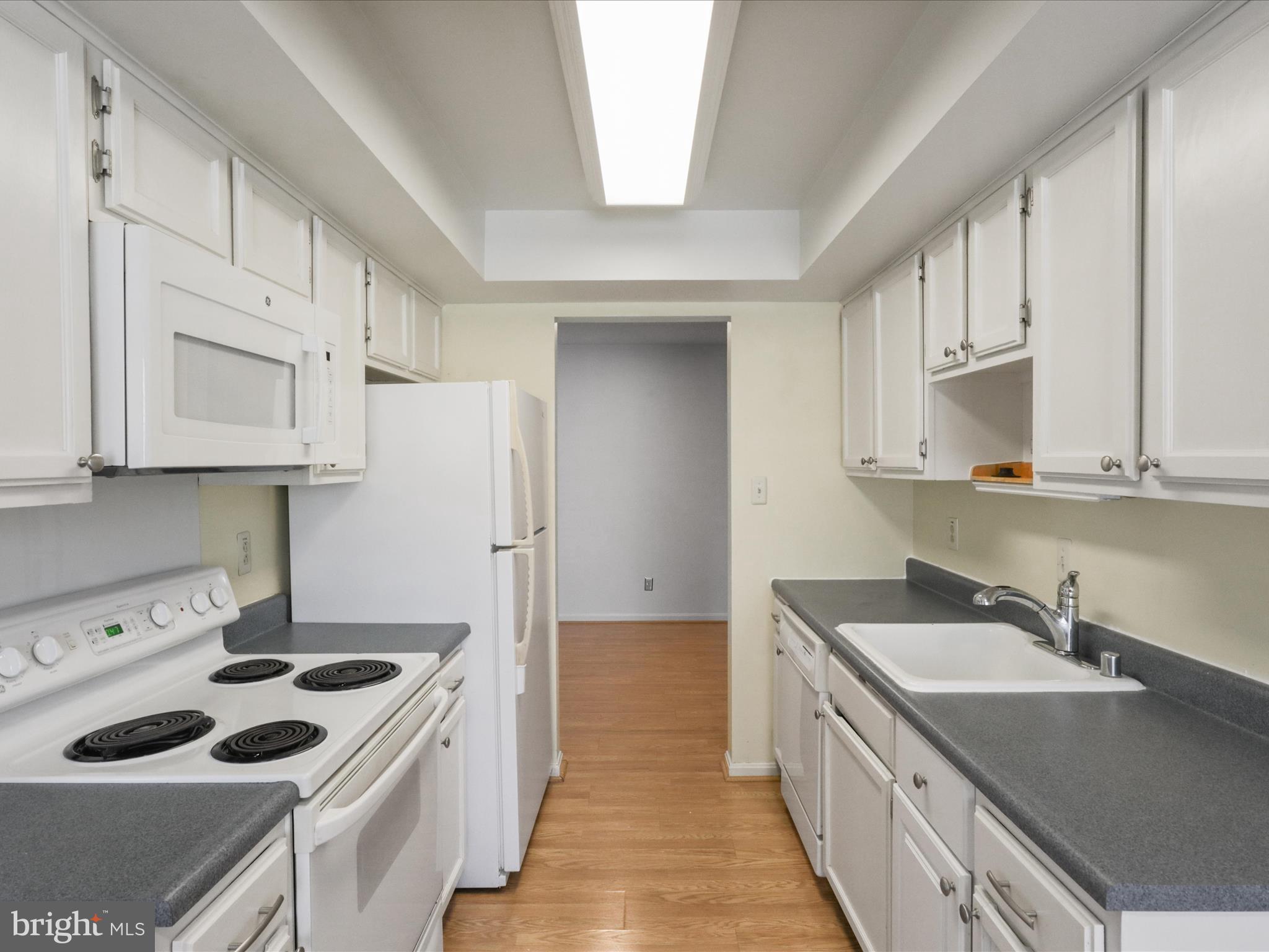 VISTAS OF VIENNA CONDOMINIUMS - Residential Lease