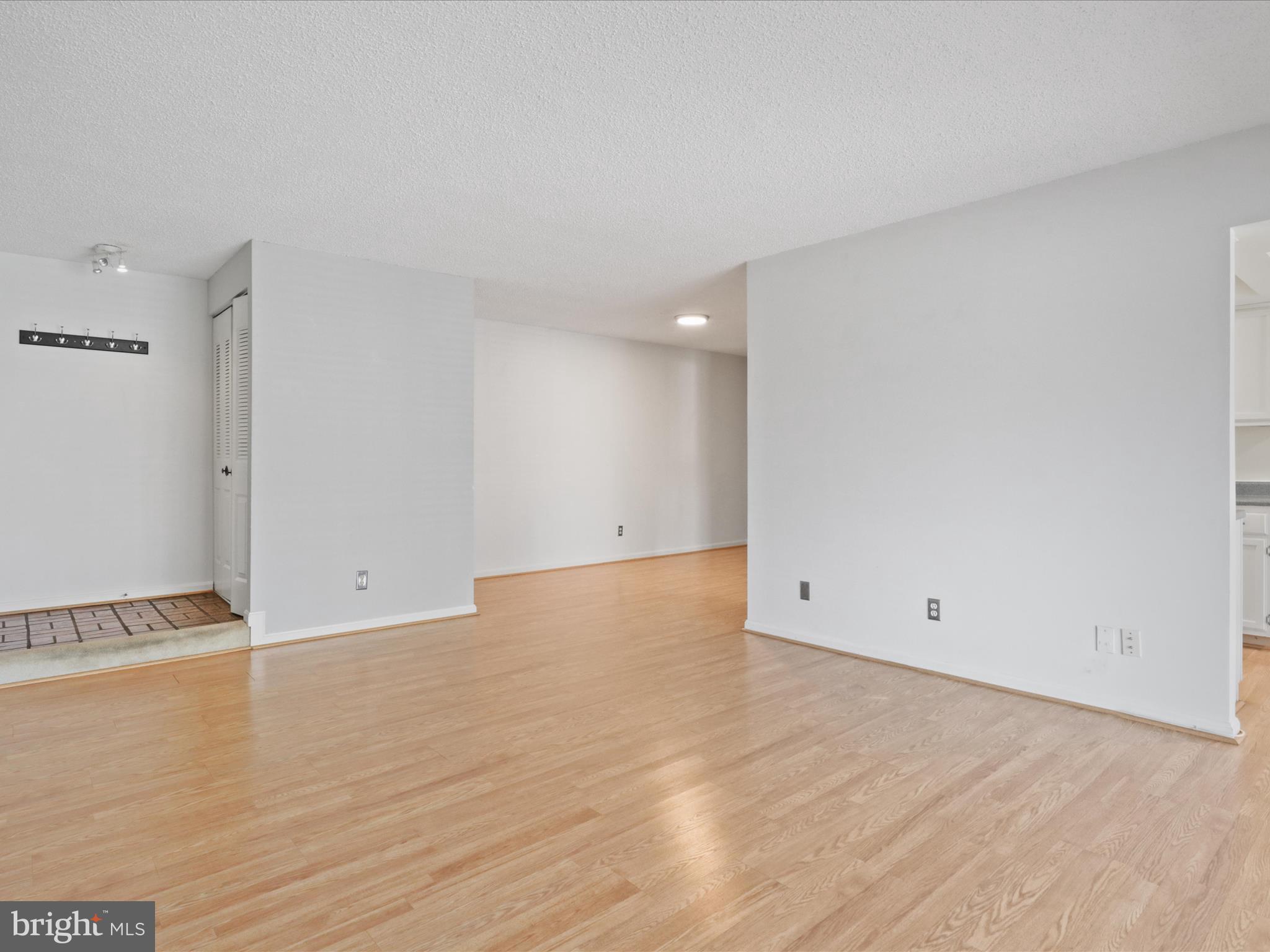 VISTAS OF VIENNA CONDOMINIUMS - Residential Lease