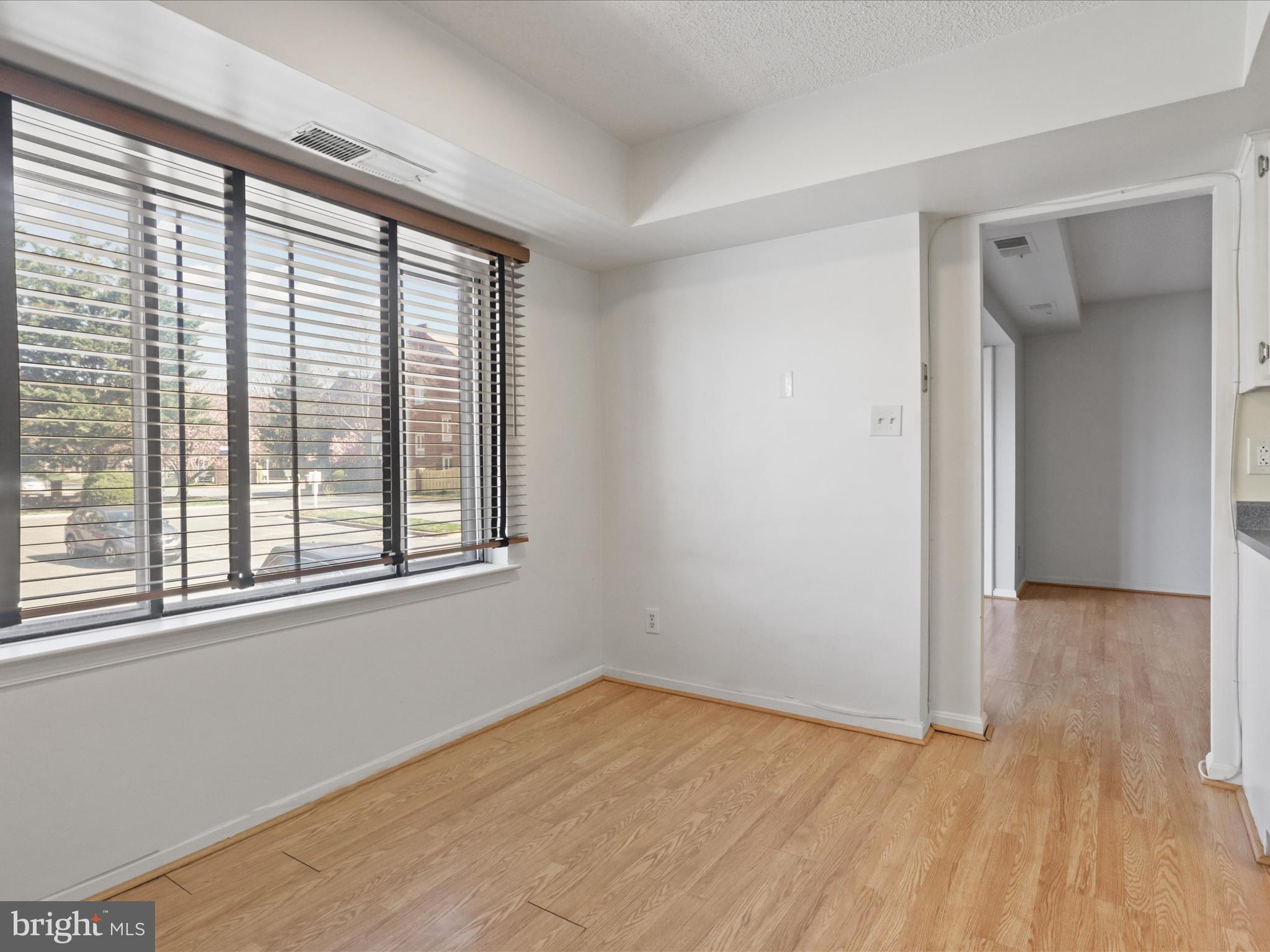 VISTAS OF VIENNA CONDOMINIUMS - Residential Lease