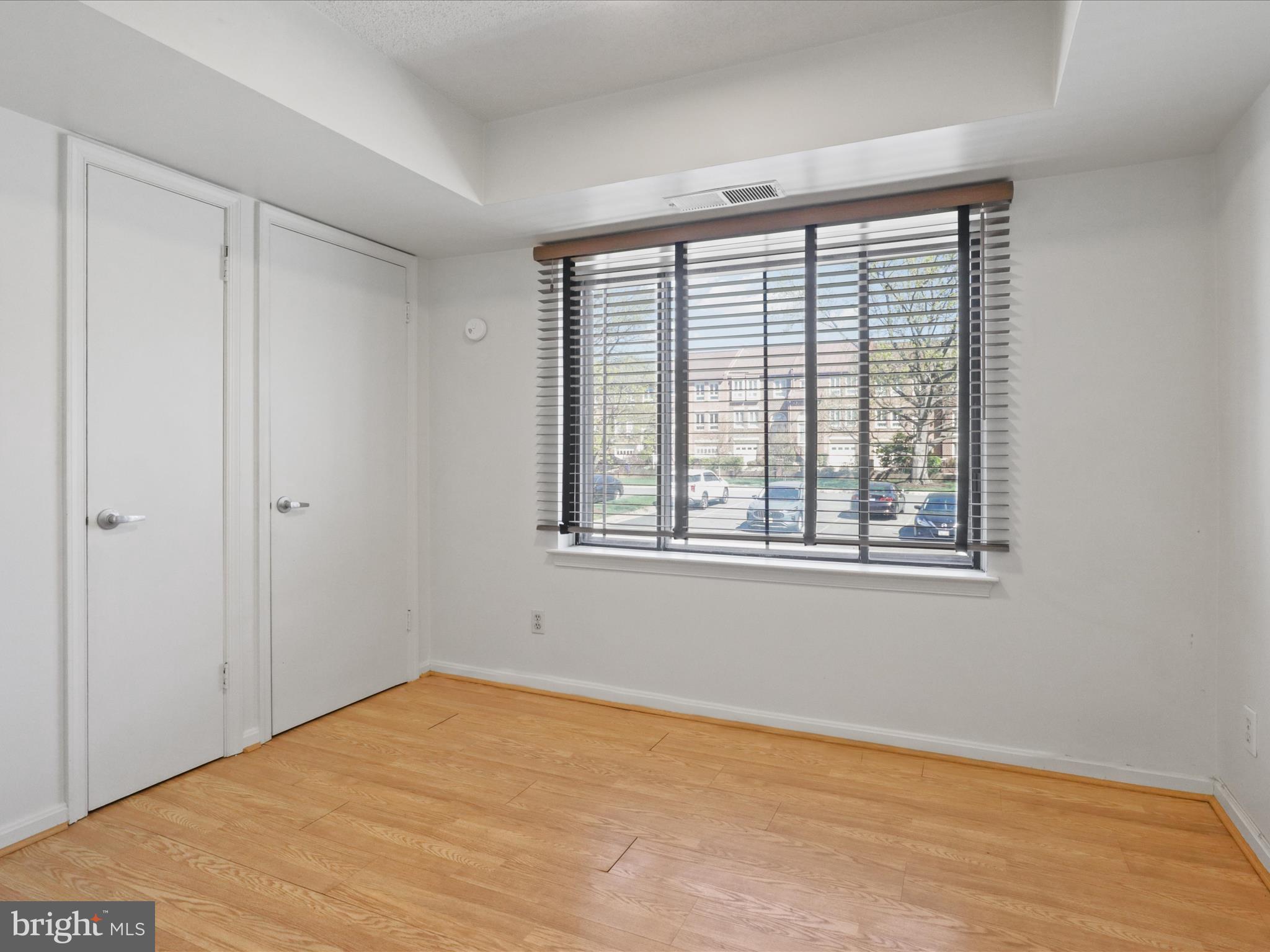 VISTAS OF VIENNA CONDOMINIUMS - Residential Lease