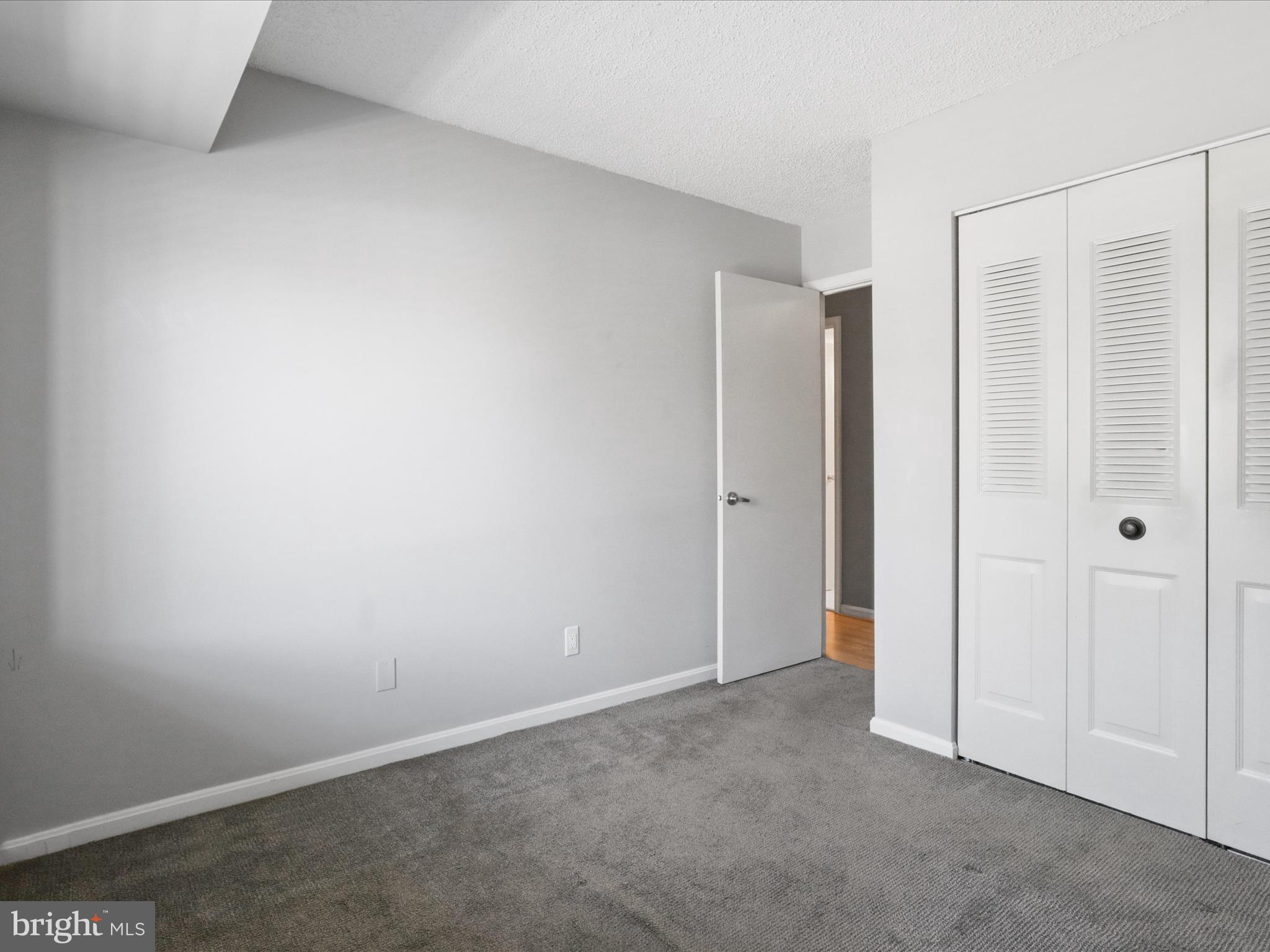 VISTAS OF VIENNA CONDOMINIUMS - Residential Lease