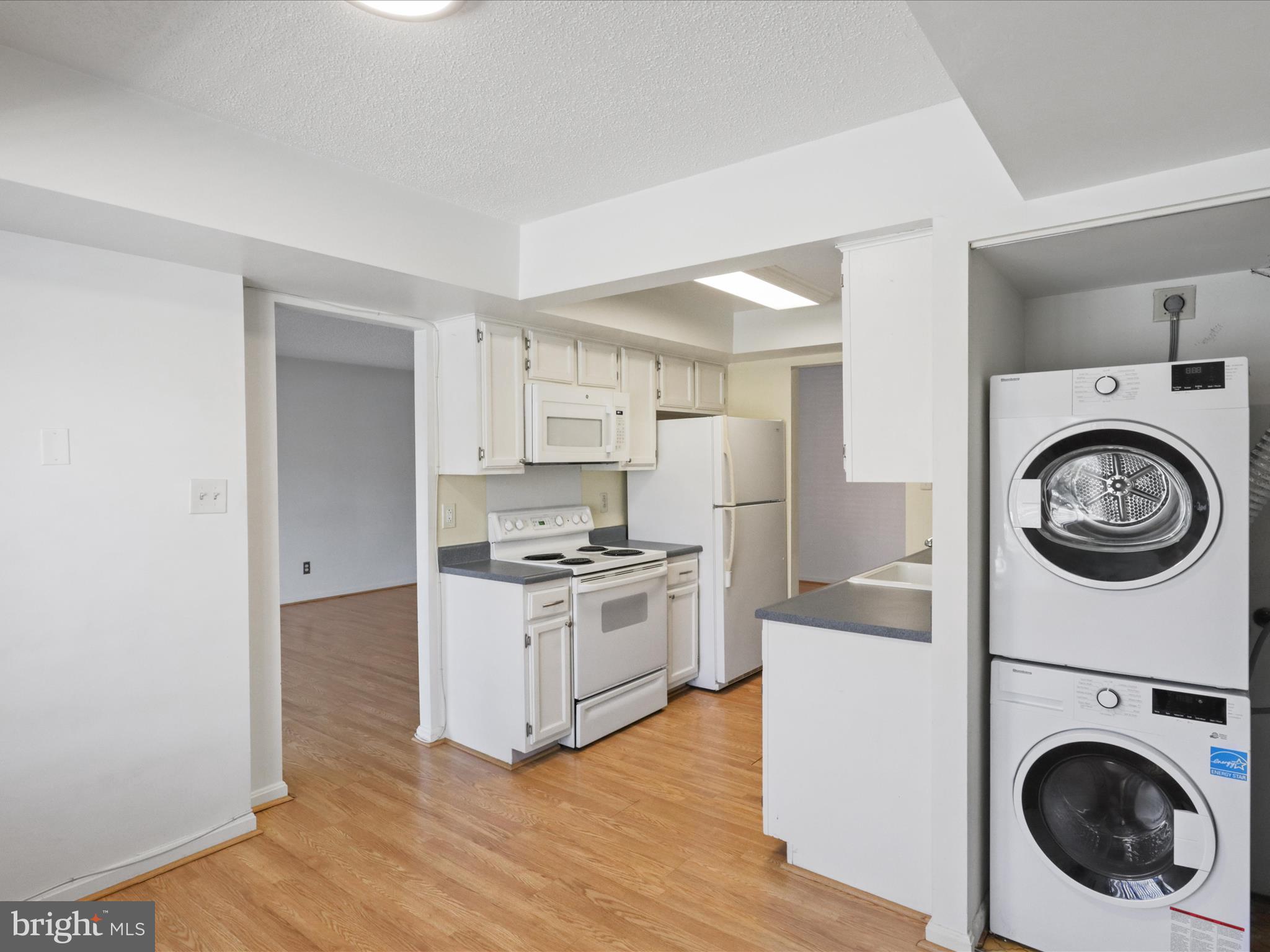 VISTAS OF VIENNA CONDOMINIUMS - Residential Lease