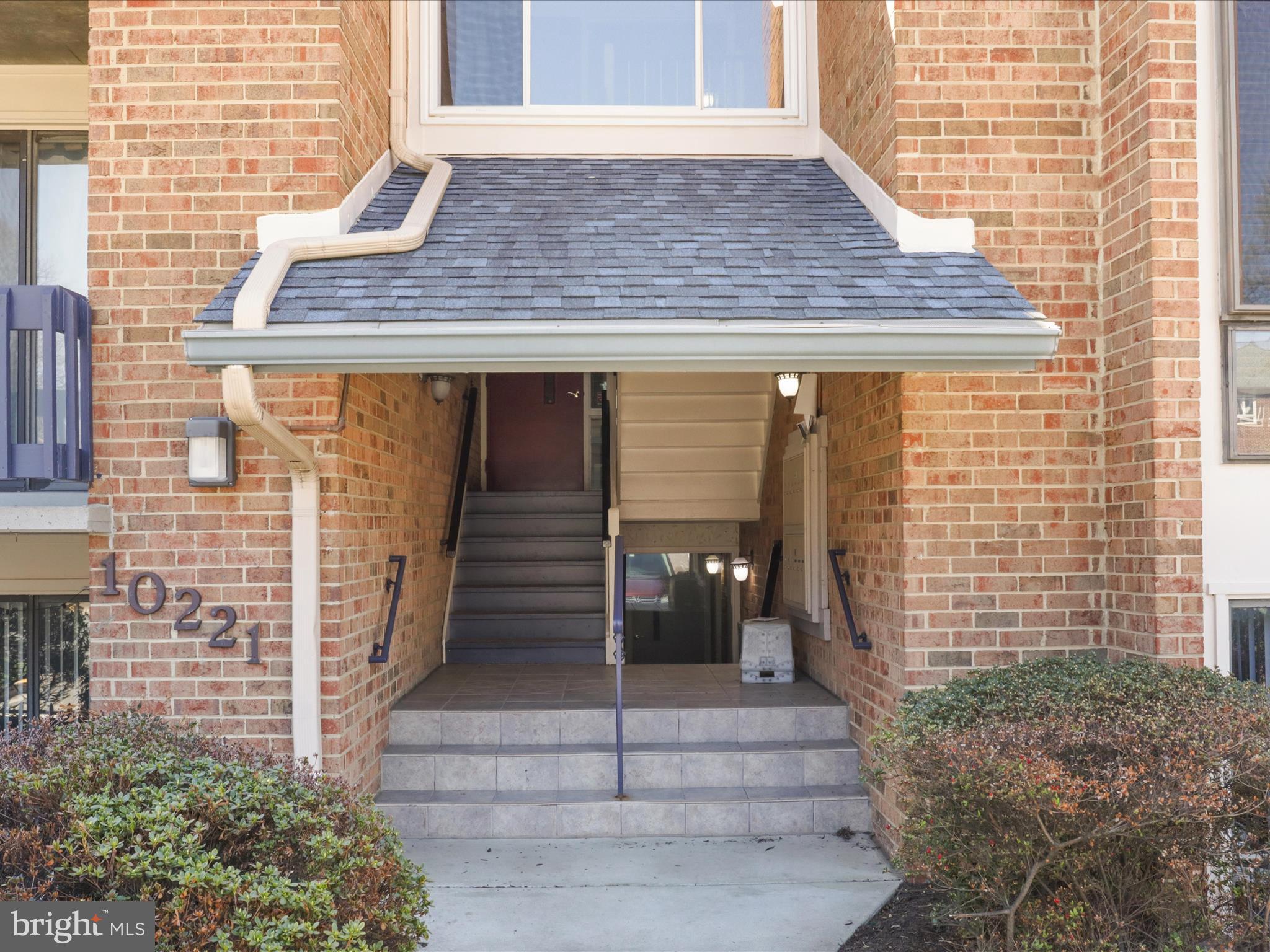 VISTAS OF VIENNA CONDOMINIUMS - Residential Lease