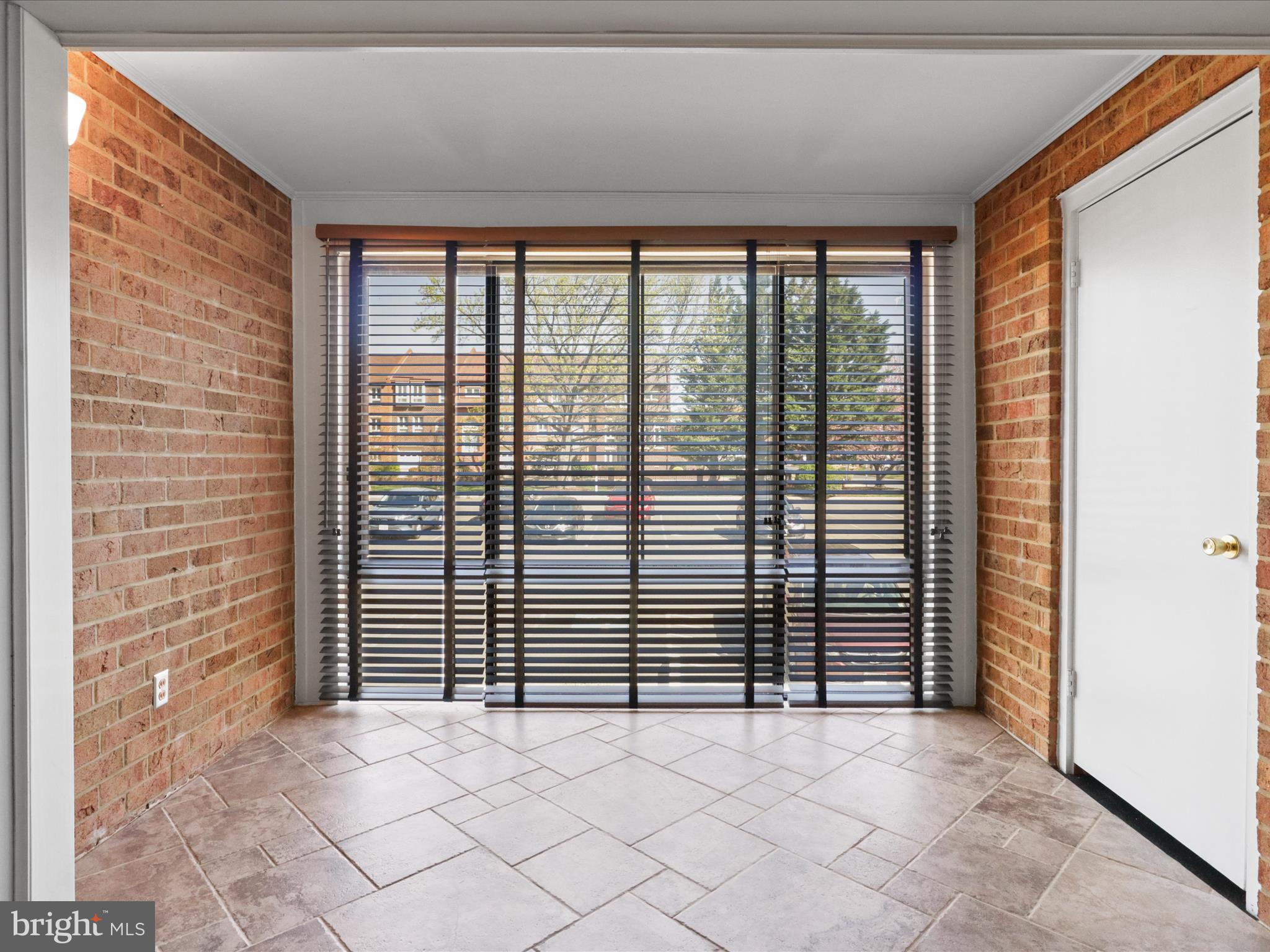 VISTAS OF VIENNA CONDOMINIUMS - Residential Lease