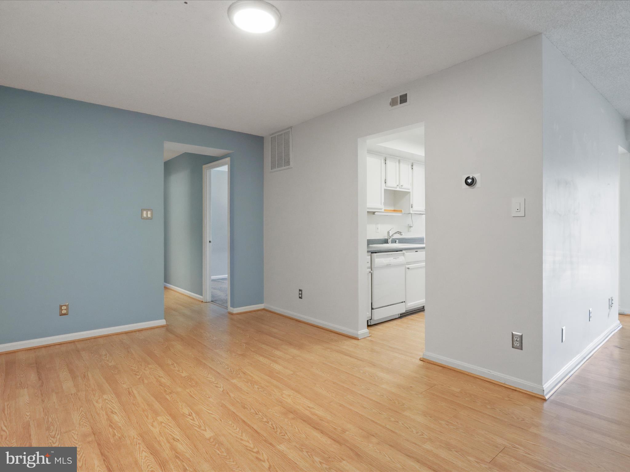 VISTAS OF VIENNA CONDOMINIUMS - Residential Lease