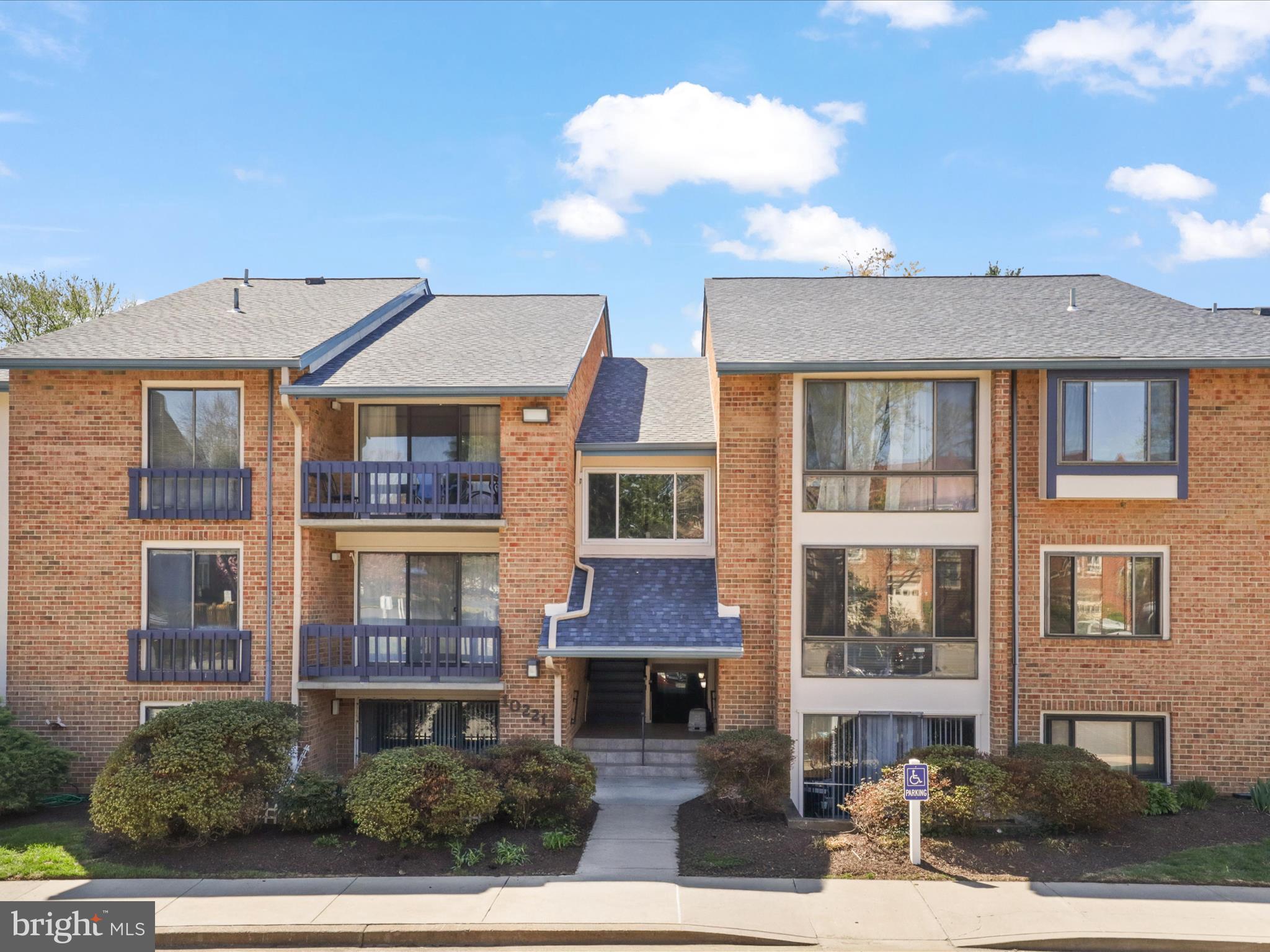 VISTAS OF VIENNA CONDOMINIUMS - Residential Lease