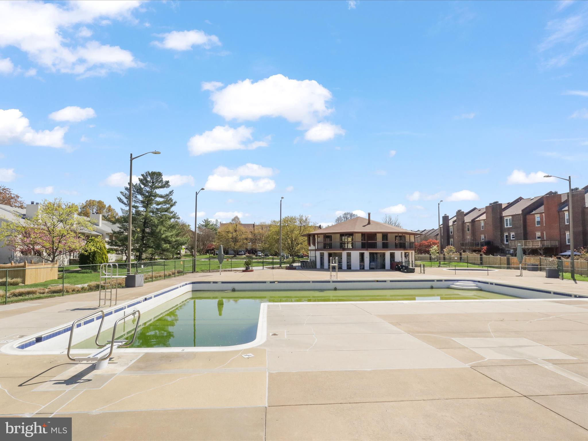 VISTAS OF VIENNA CONDOMINIUMS - Residential Lease