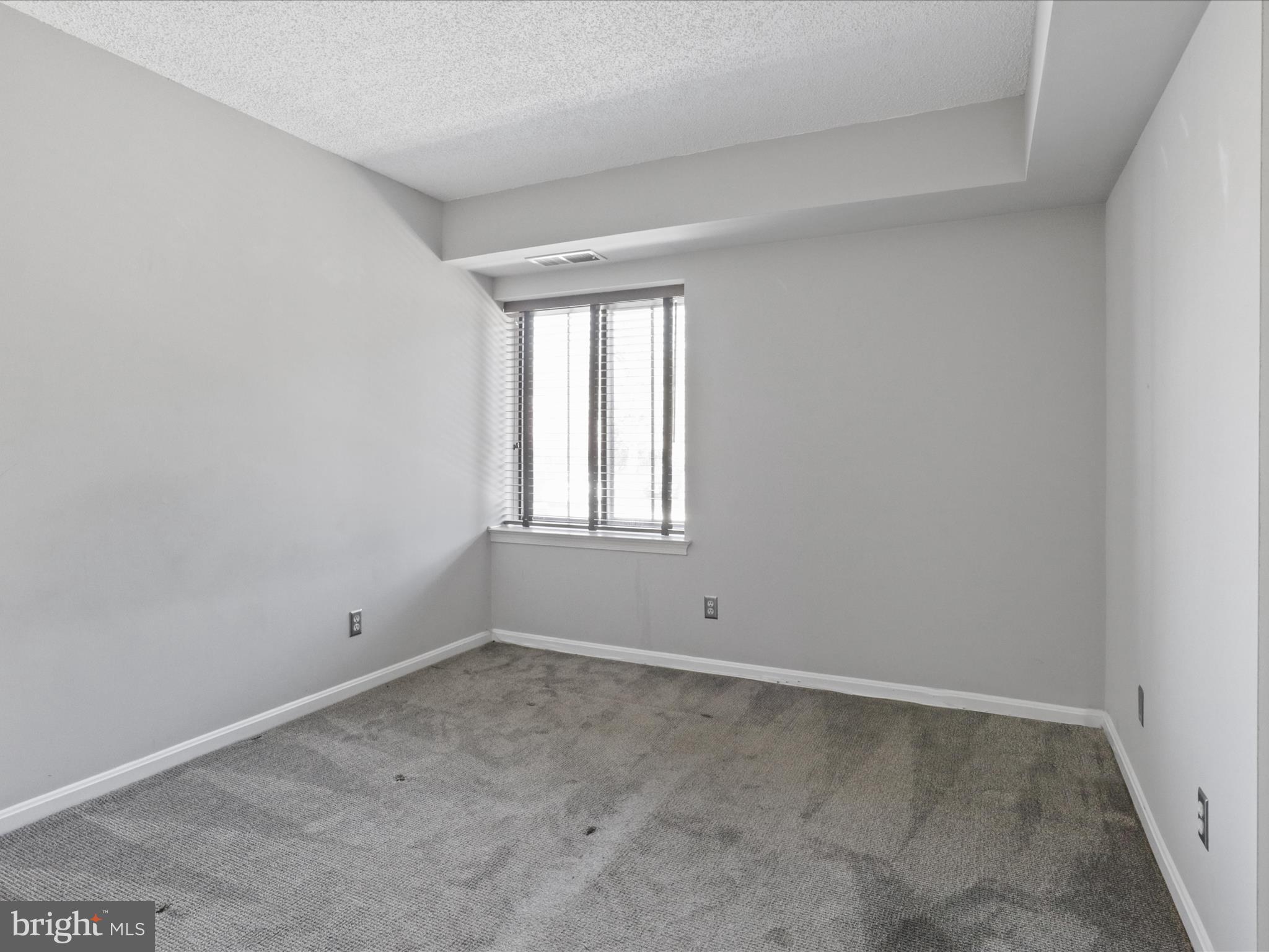 VISTAS OF VIENNA CONDOMINIUMS - Residential Lease