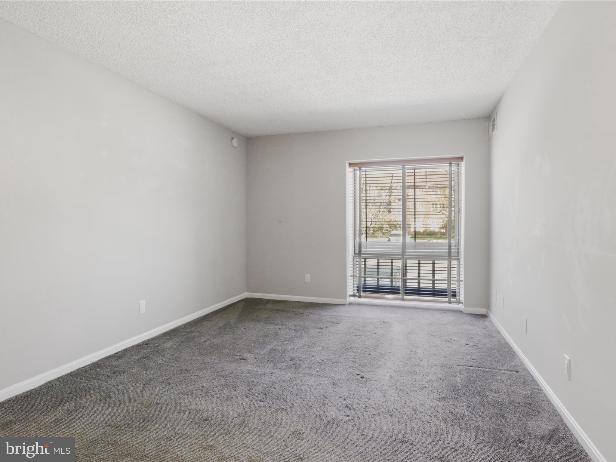 VISTAS OF VIENNA CONDOMINIUMS - Residential Lease