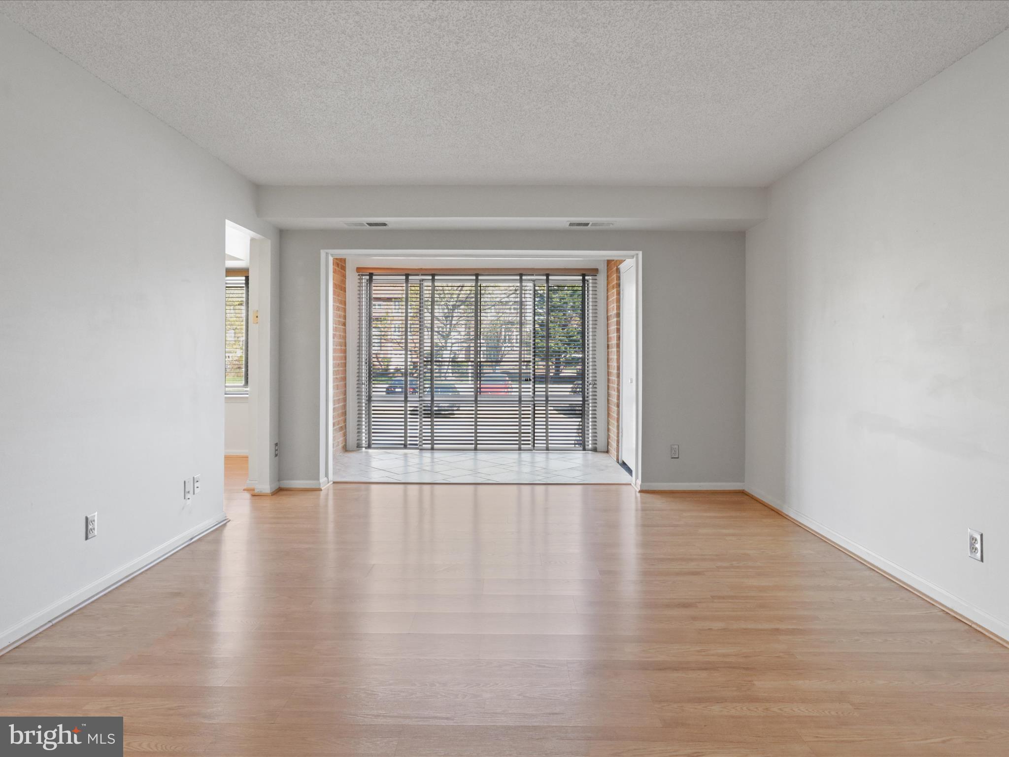 VISTAS OF VIENNA CONDOMINIUMS - Residential Lease