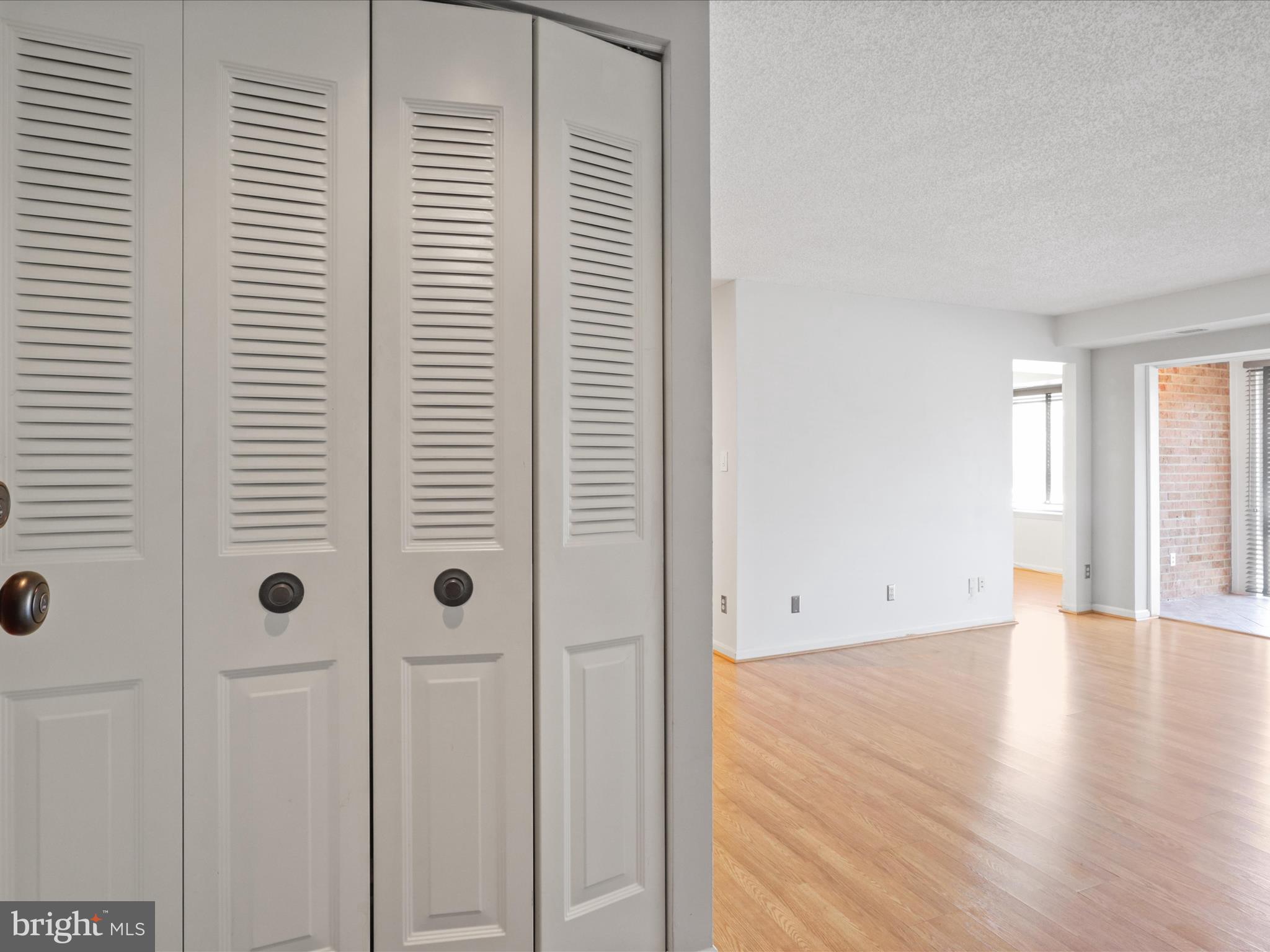 VISTAS OF VIENNA CONDOMINIUMS - Residential Lease