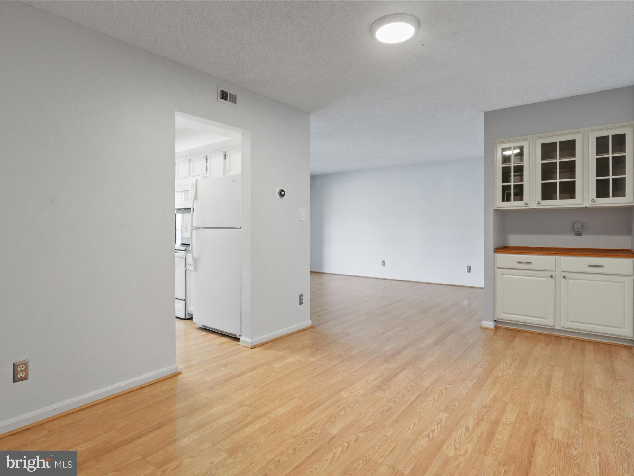 VISTAS OF VIENNA CONDOMINIUMS - Residential Lease