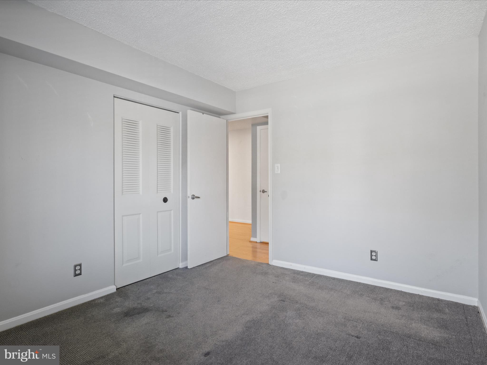 VISTAS OF VIENNA CONDOMINIUMS - Residential Lease