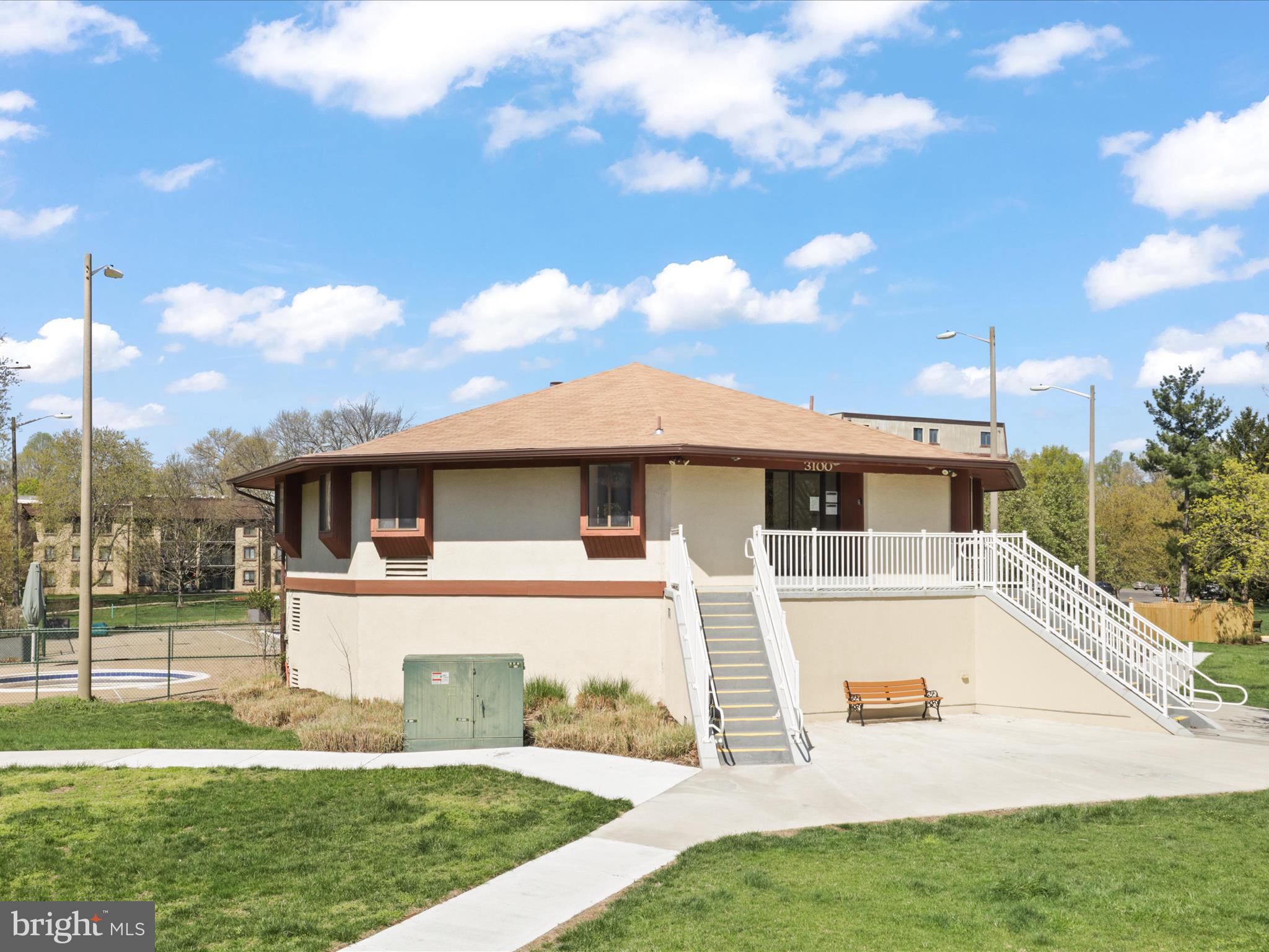 VISTAS OF VIENNA CONDOMINIUMS - Residential Lease