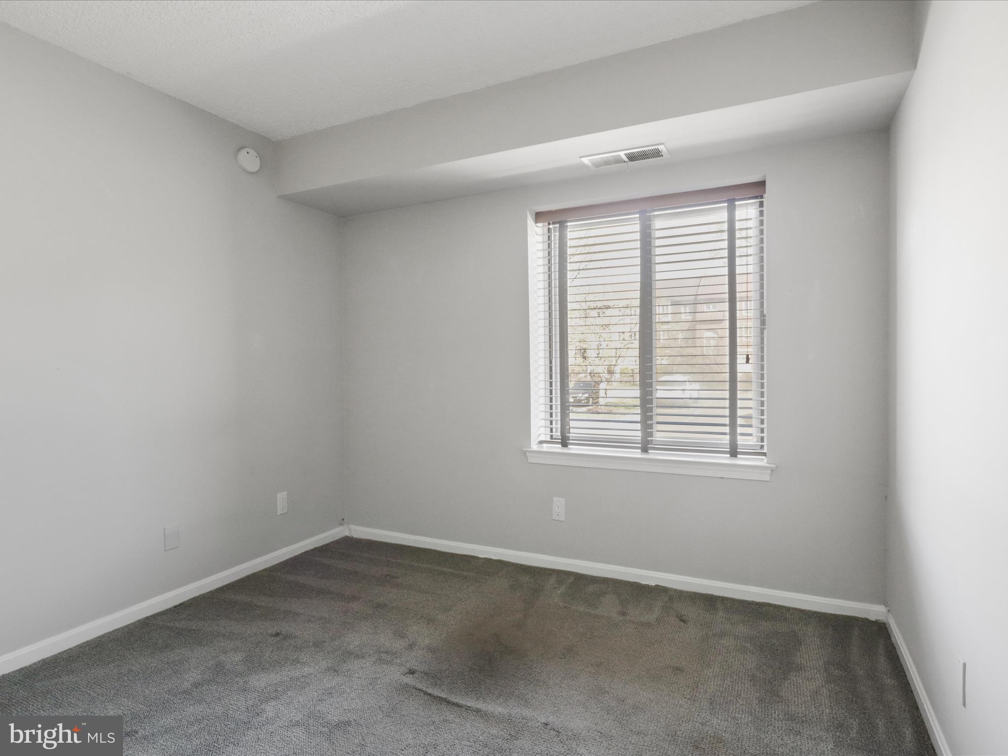 VISTAS OF VIENNA CONDOMINIUMS - Residential Lease