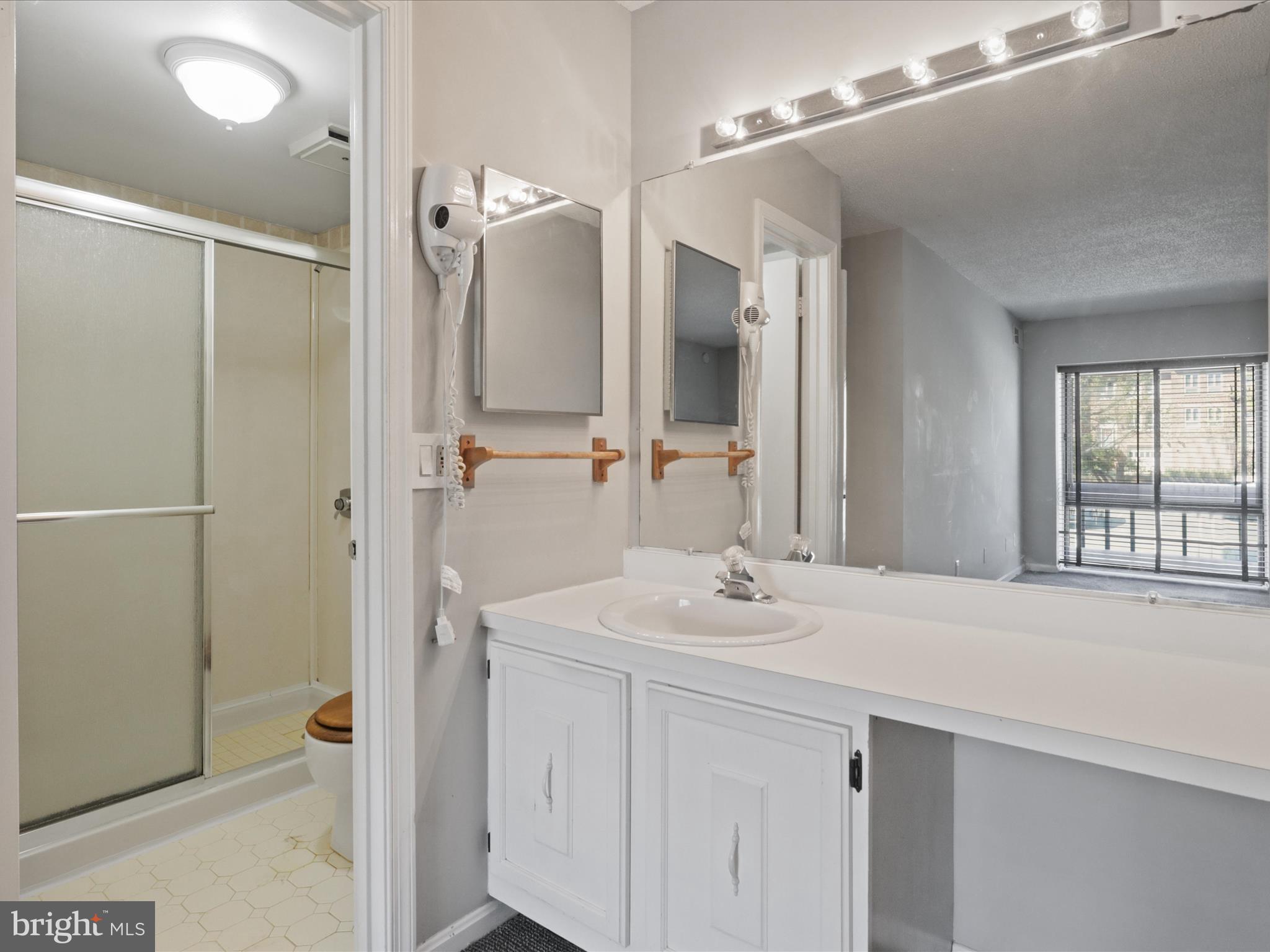 VISTAS OF VIENNA CONDOMINIUMS - Residential Lease