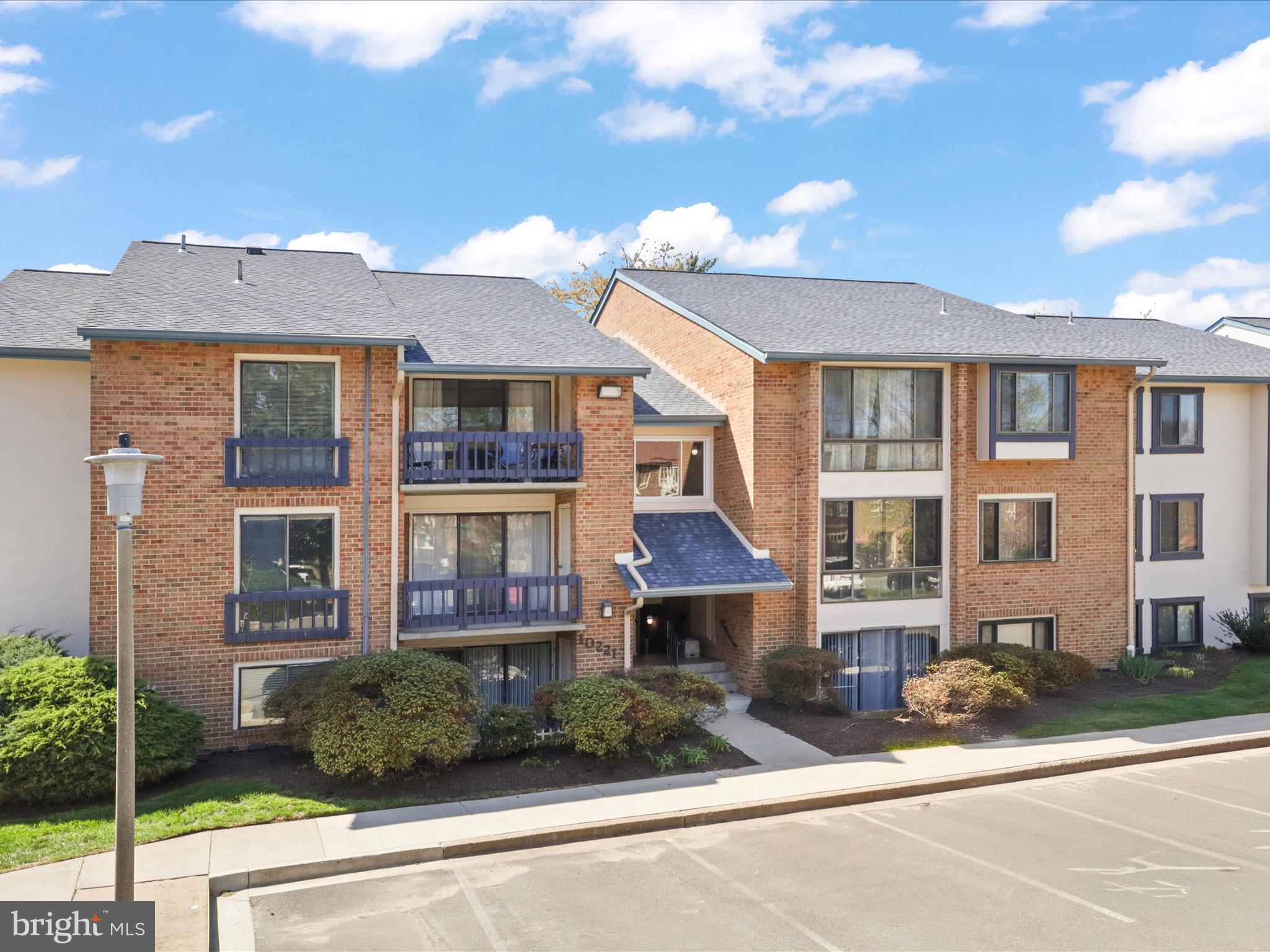 VISTAS OF VIENNA CONDOMINIUMS - Residential Lease