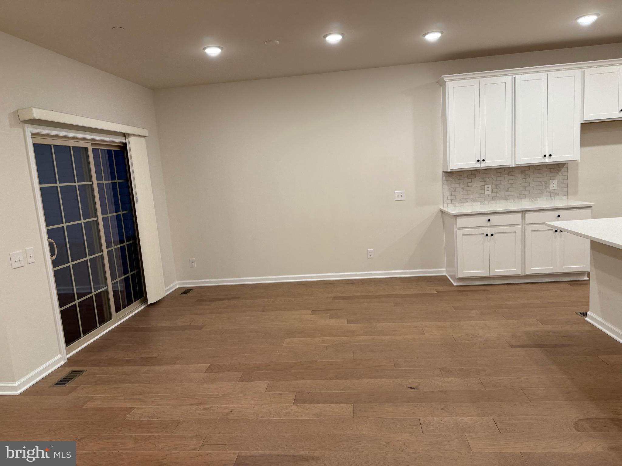 SPRING LAKE - Residential Lease