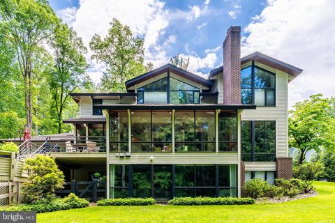 Photo of 8620 Polk Street, MCLEAN, VA 22102 (MLS # VAFX2297222)