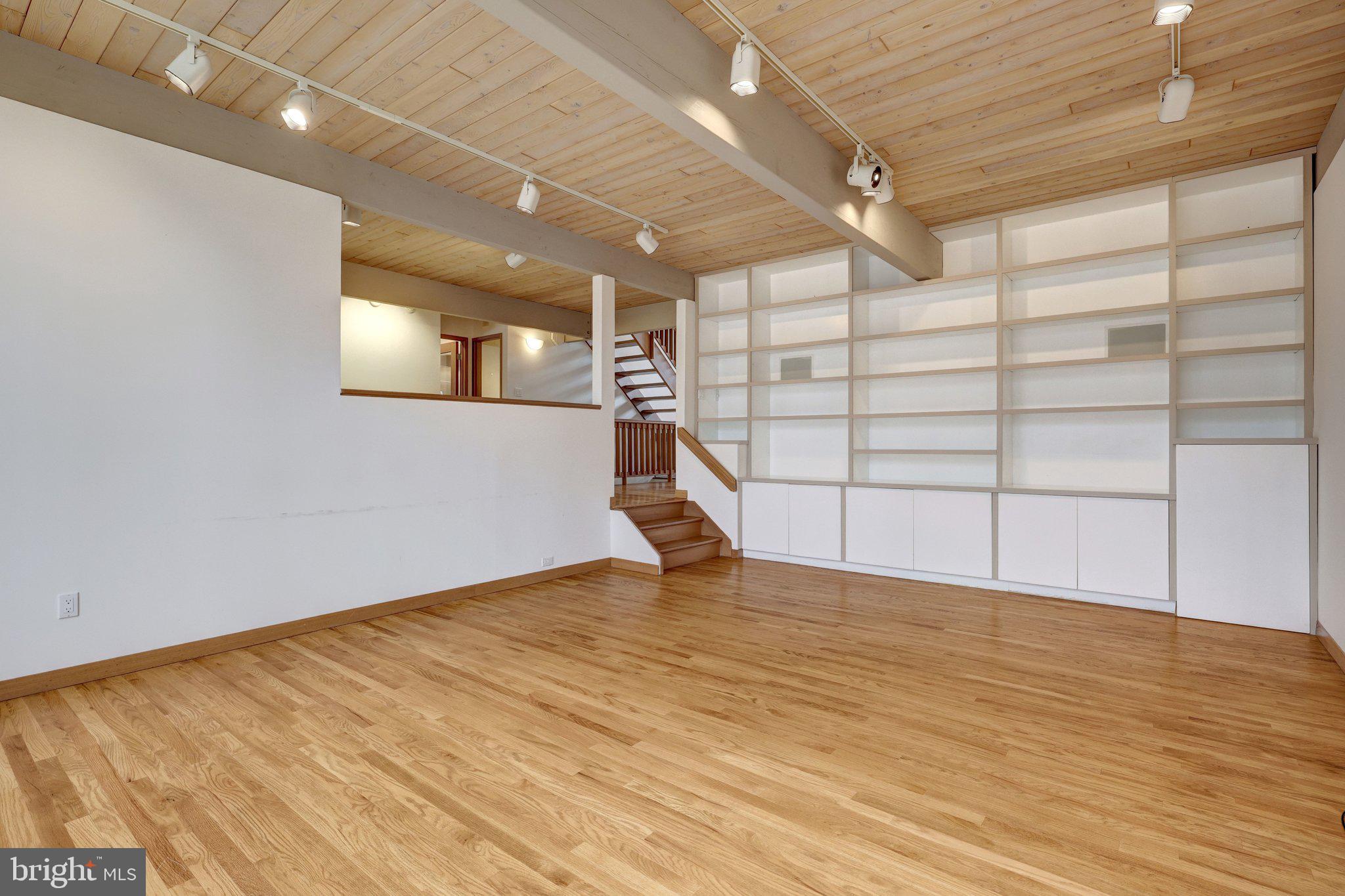 WOODSIDE ESTATES - Residential