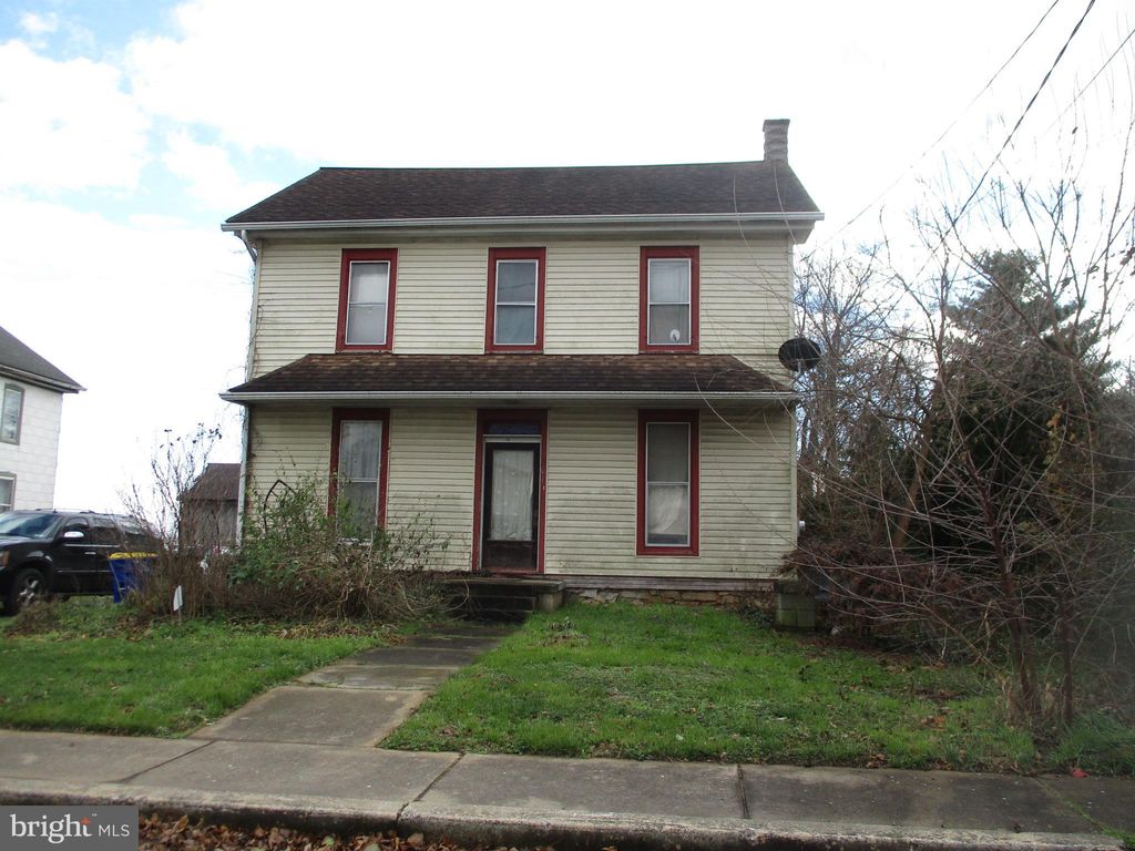 Photo of 201 MAPLE ST, GORDONVILLE, PA 17529 (MLS # PALA2028376)