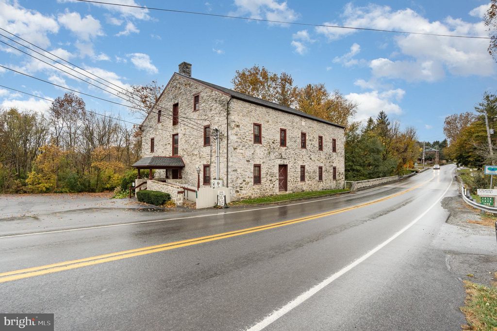 Photo of 1415 E Oregon Road, LEOLA, PA 17540 (MLS # PALA2059890)