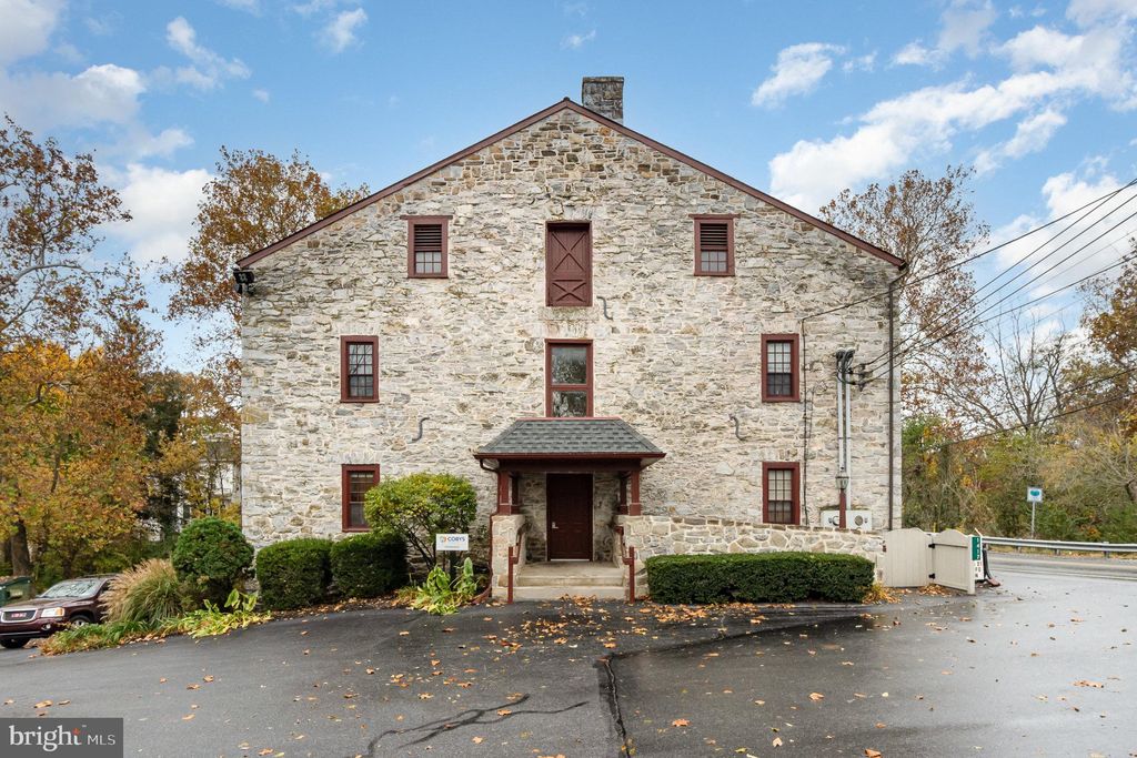 Photo of 1415 E Oregon Road, LEOLA, PA 17540 (MLS # PALA2059890)