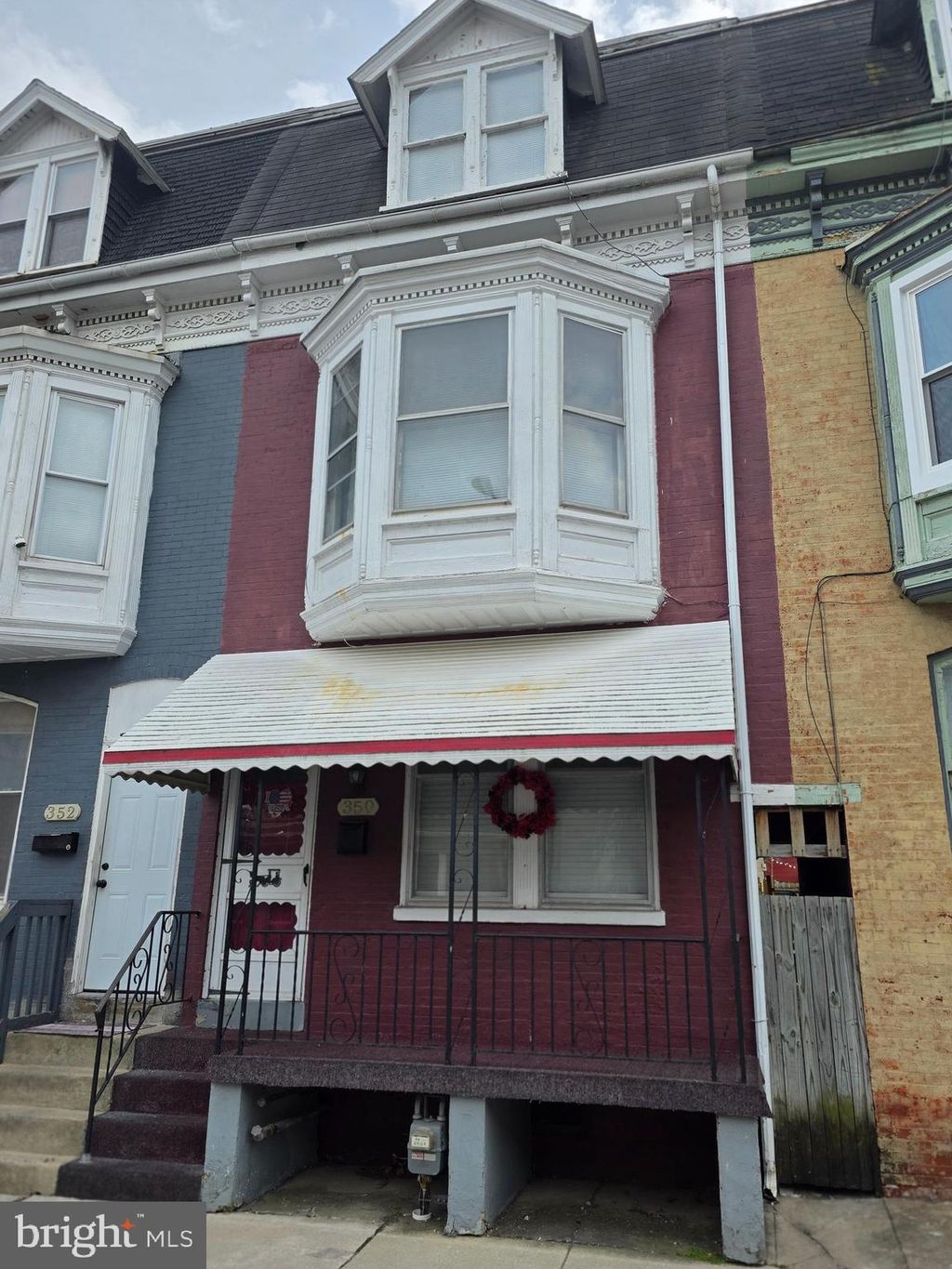Photo of 350 E Poplar Street, YORK, PA 17403 (MLS # PAYK2095710)