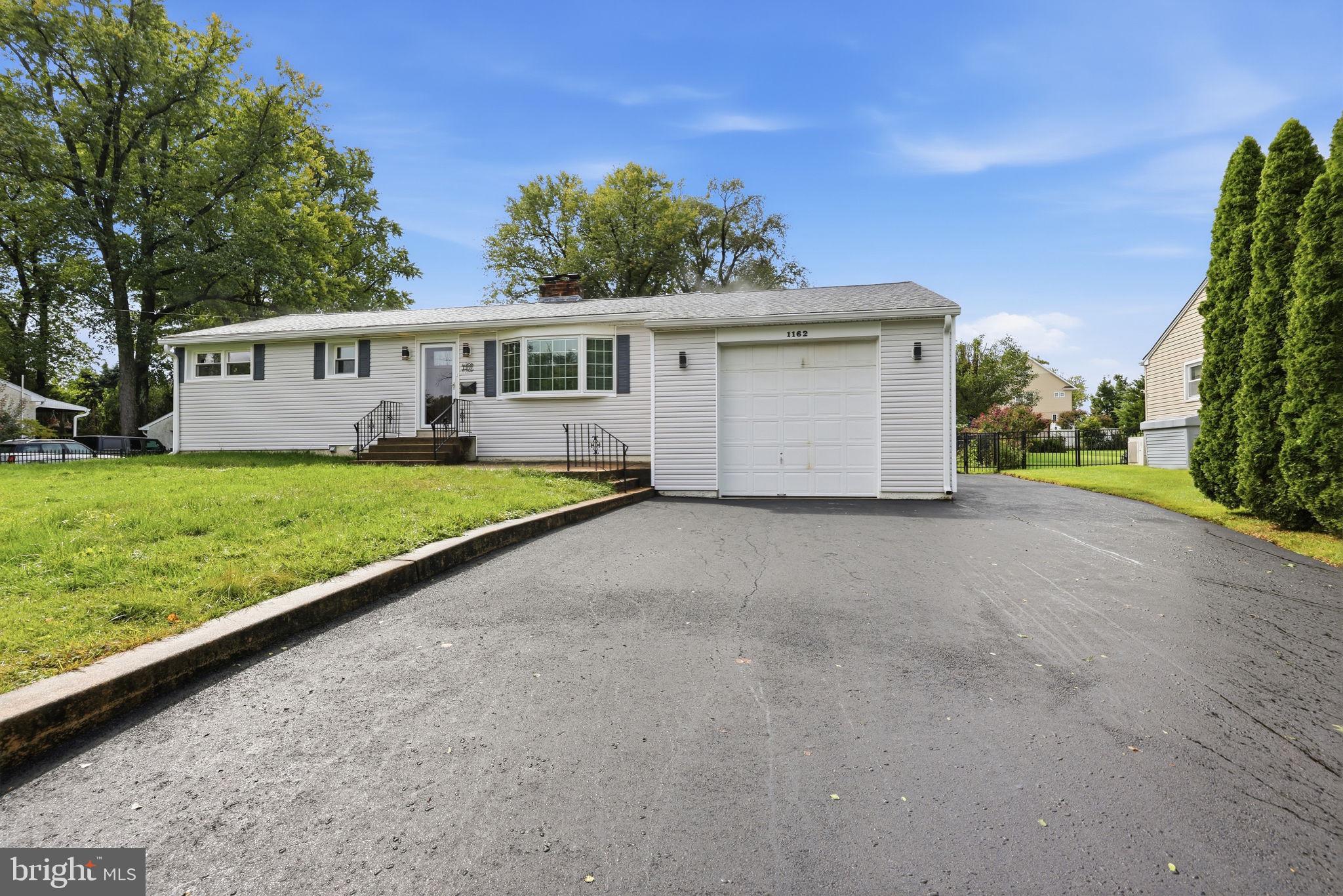 1162 SUNSET LANE