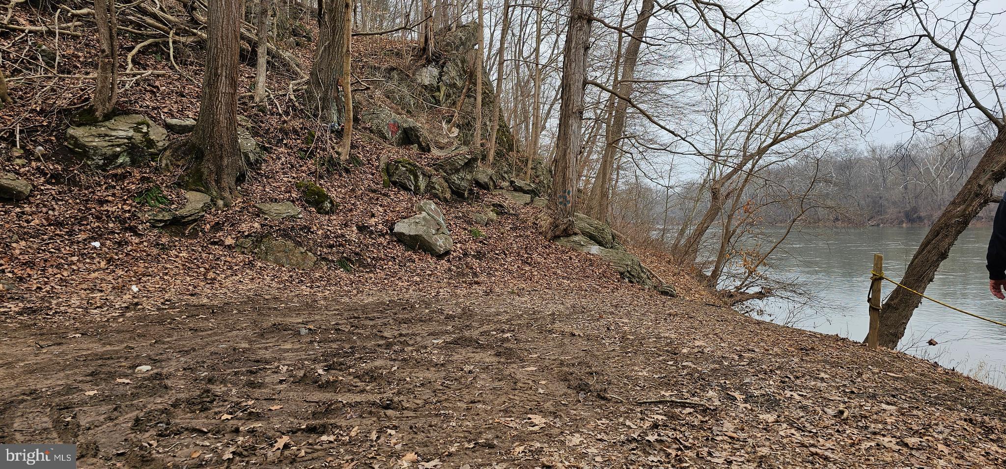 POTOMAC HILLS - Land